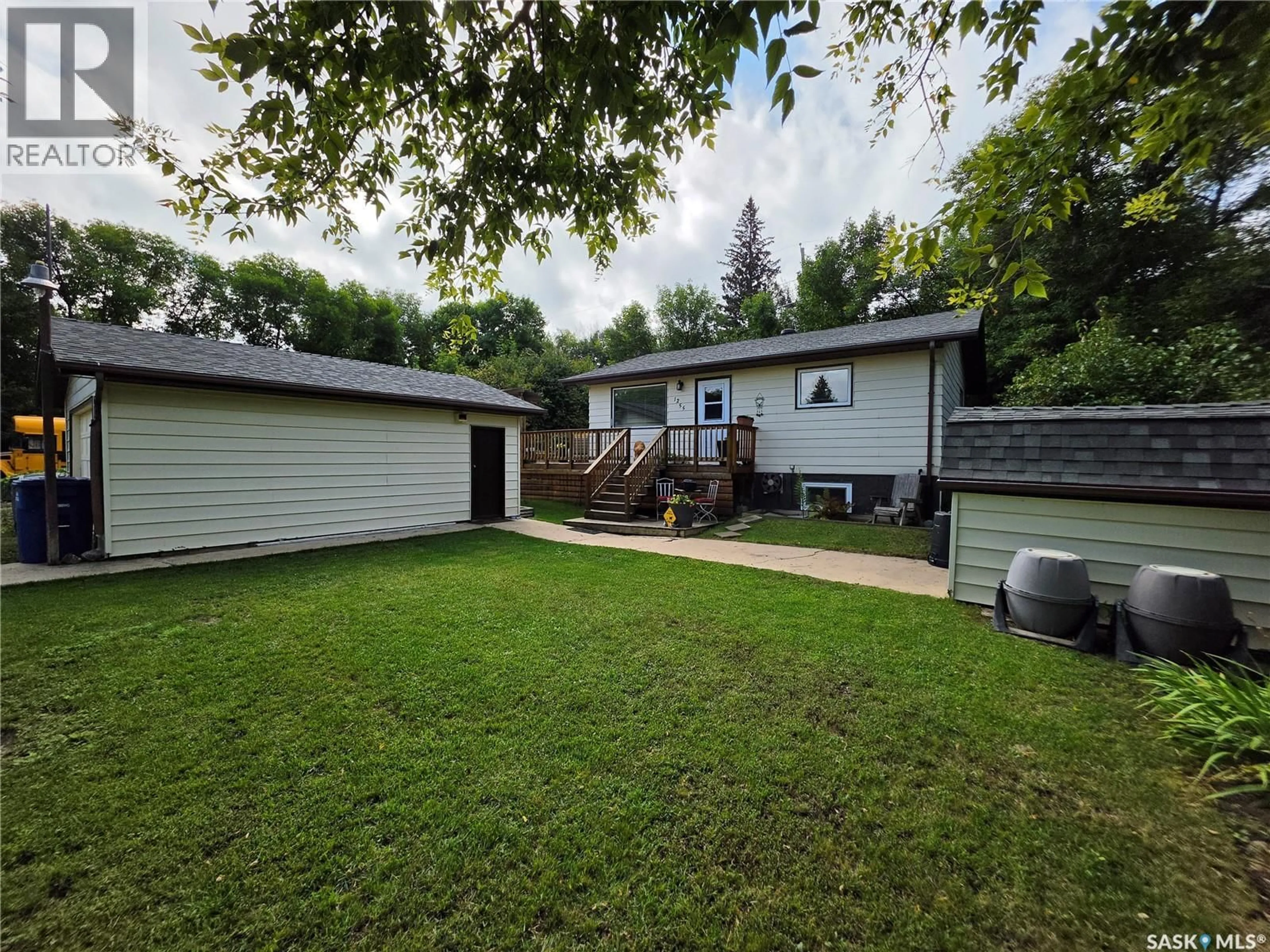 A pic from outside/outdoor area/front of a property/back of a property/a pic from drone, unknown for 1255 GRAND AVENUE, Buena Vista Saskatchewan S2V1A4