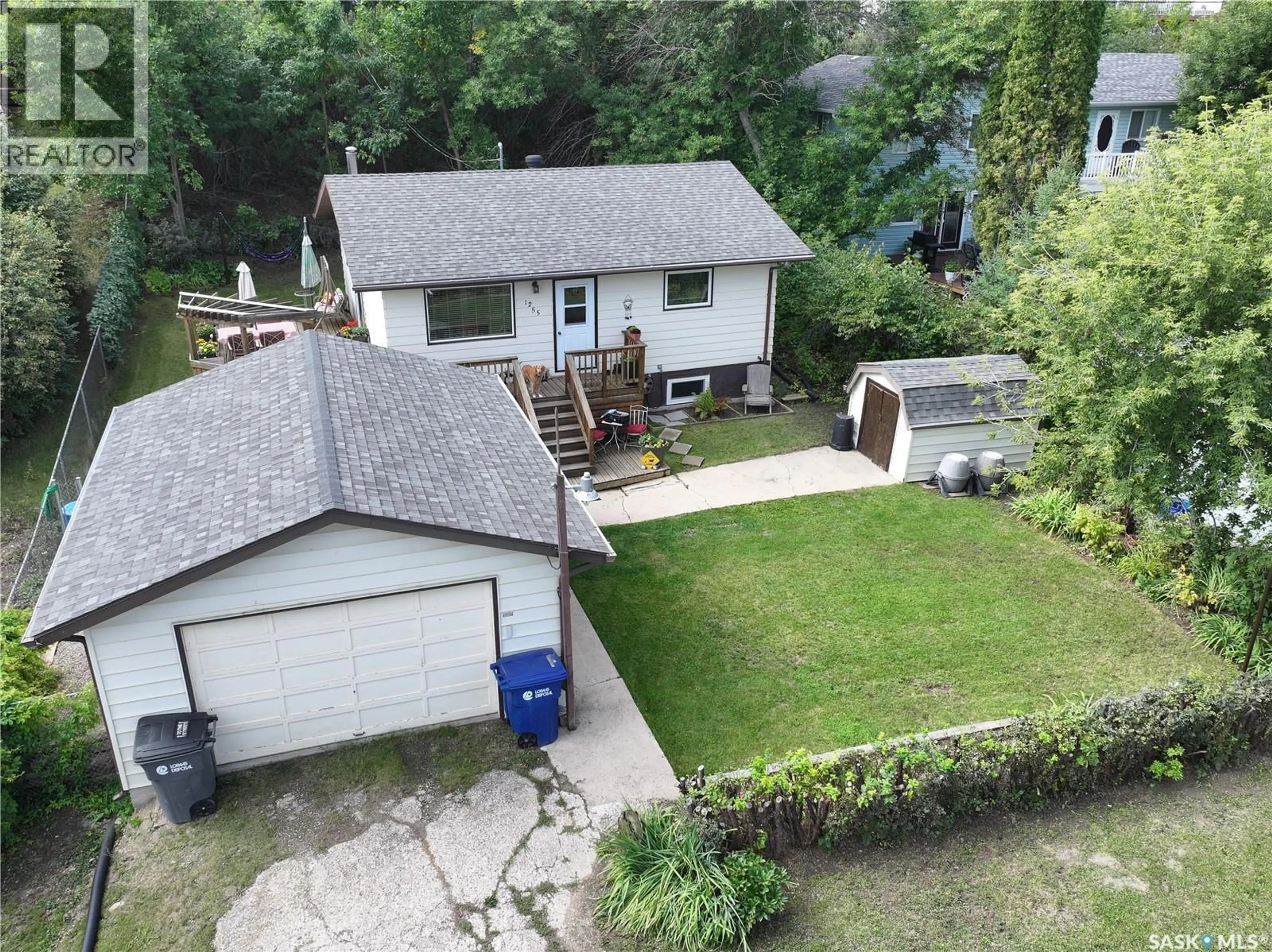 A pic from outside/outdoor area/front of a property/back of a property/a pic from drone, street for 1255 GRAND AVENUE, Buena Vista Saskatchewan S2V1A4