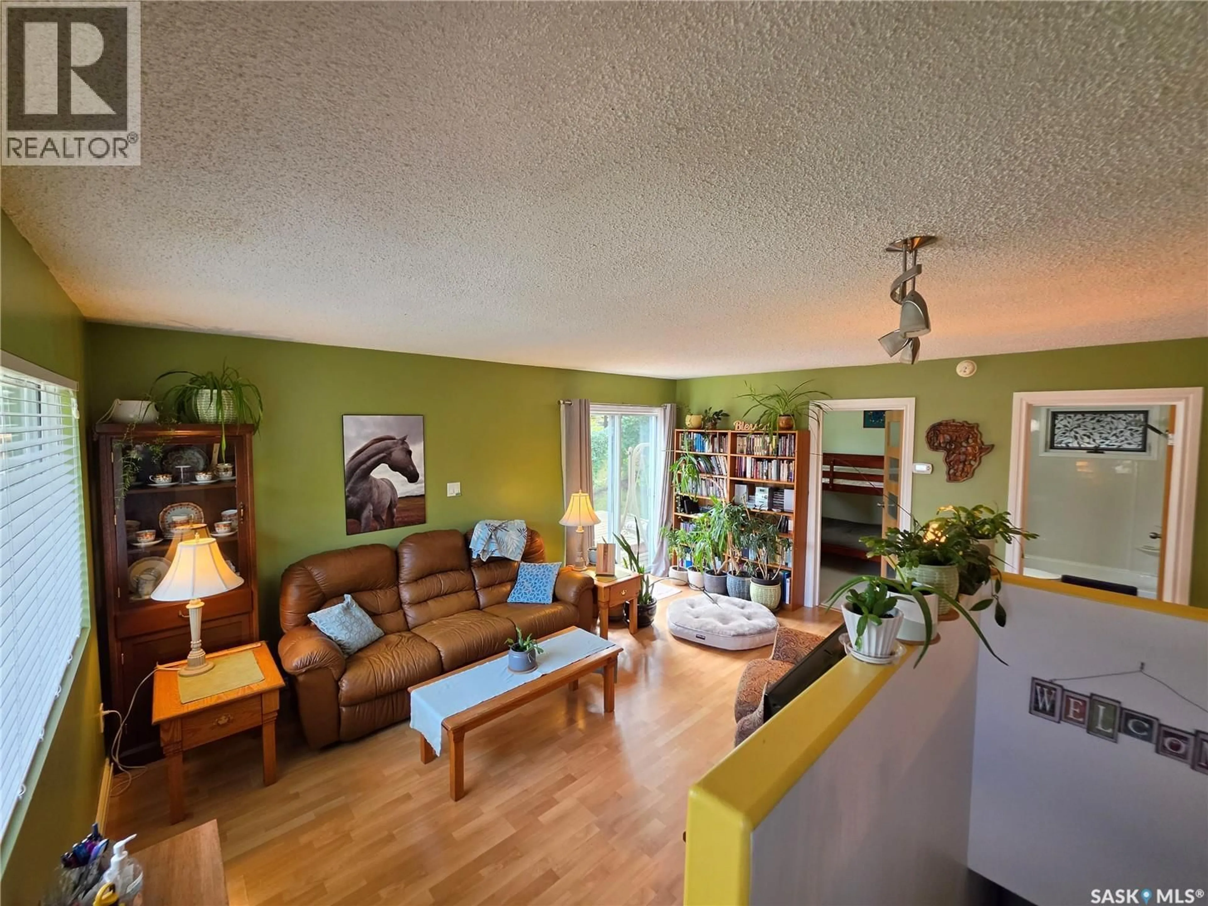 Living room with furniture, wood/laminate floor for 1255 GRAND AVENUE, Buena Vista Saskatchewan S2V1A4