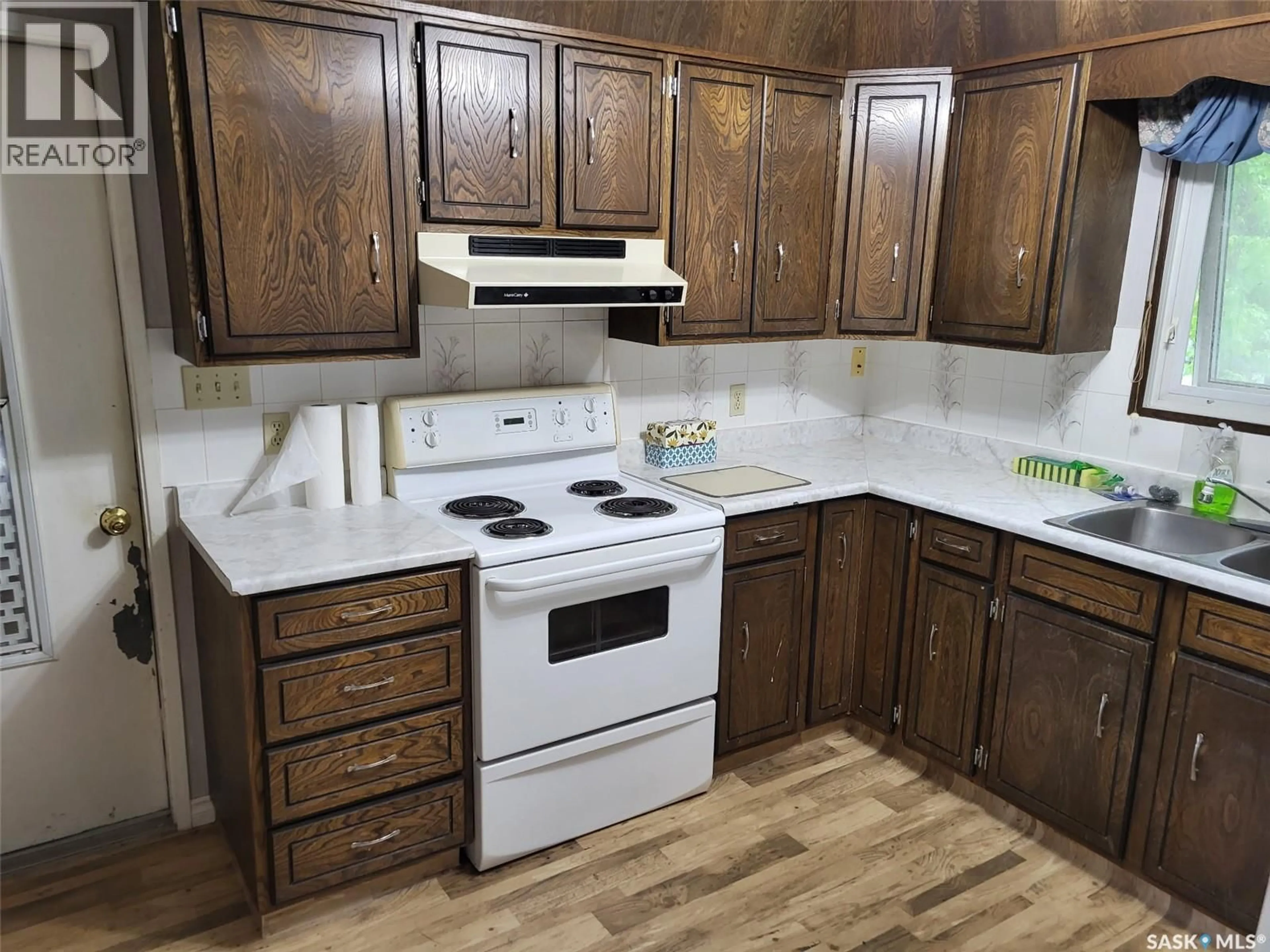 Standard kitchen, wood/laminate floor for 411 CASKEY DRIVE, Melfort Saskatchewan S0E1A0