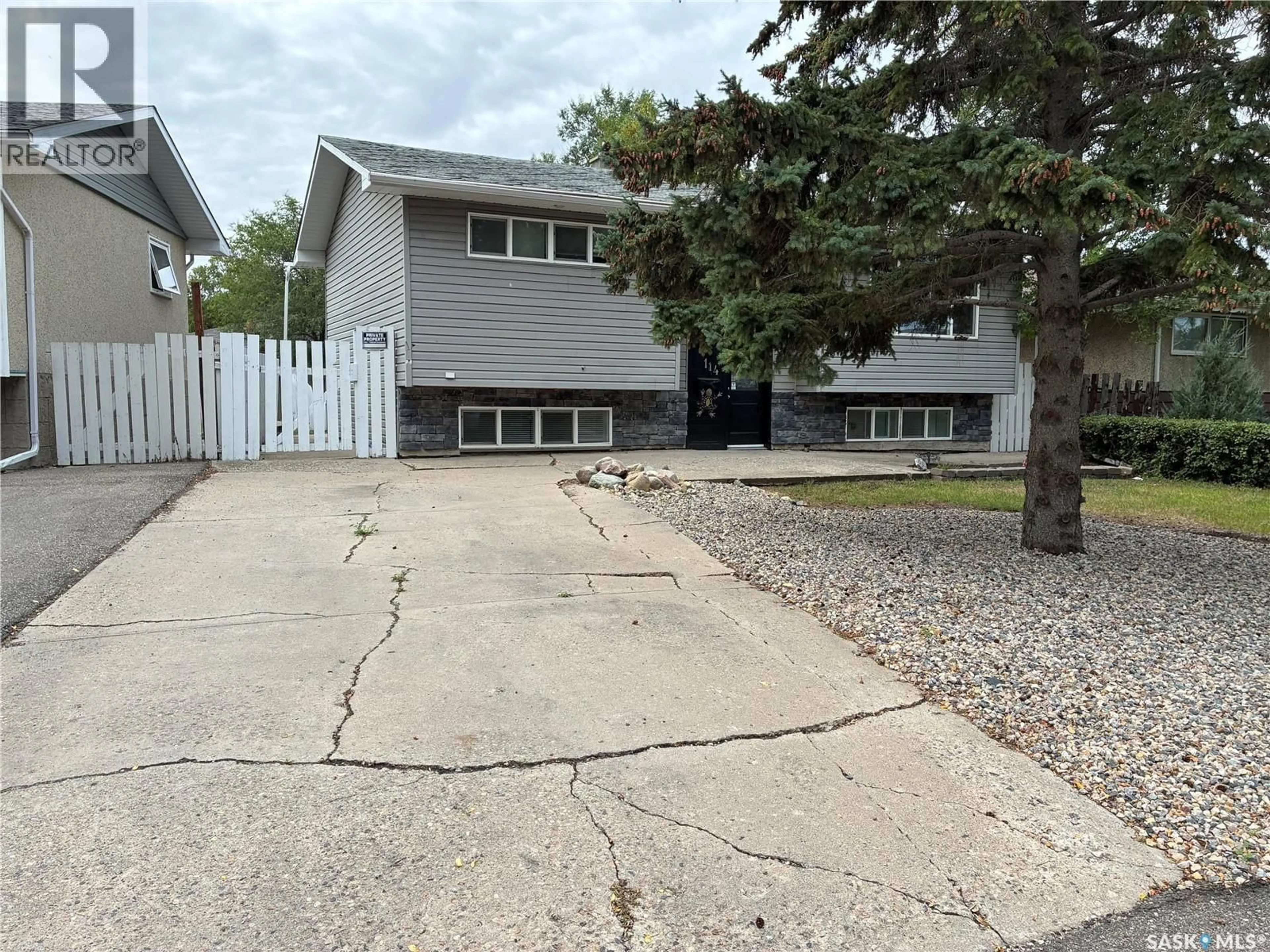 A pic from outside/outdoor area/front of a property/back of a property/a pic from drone, street for 114 ROTHWELL CRESCENT, Regina Saskatchewan S4N1R6