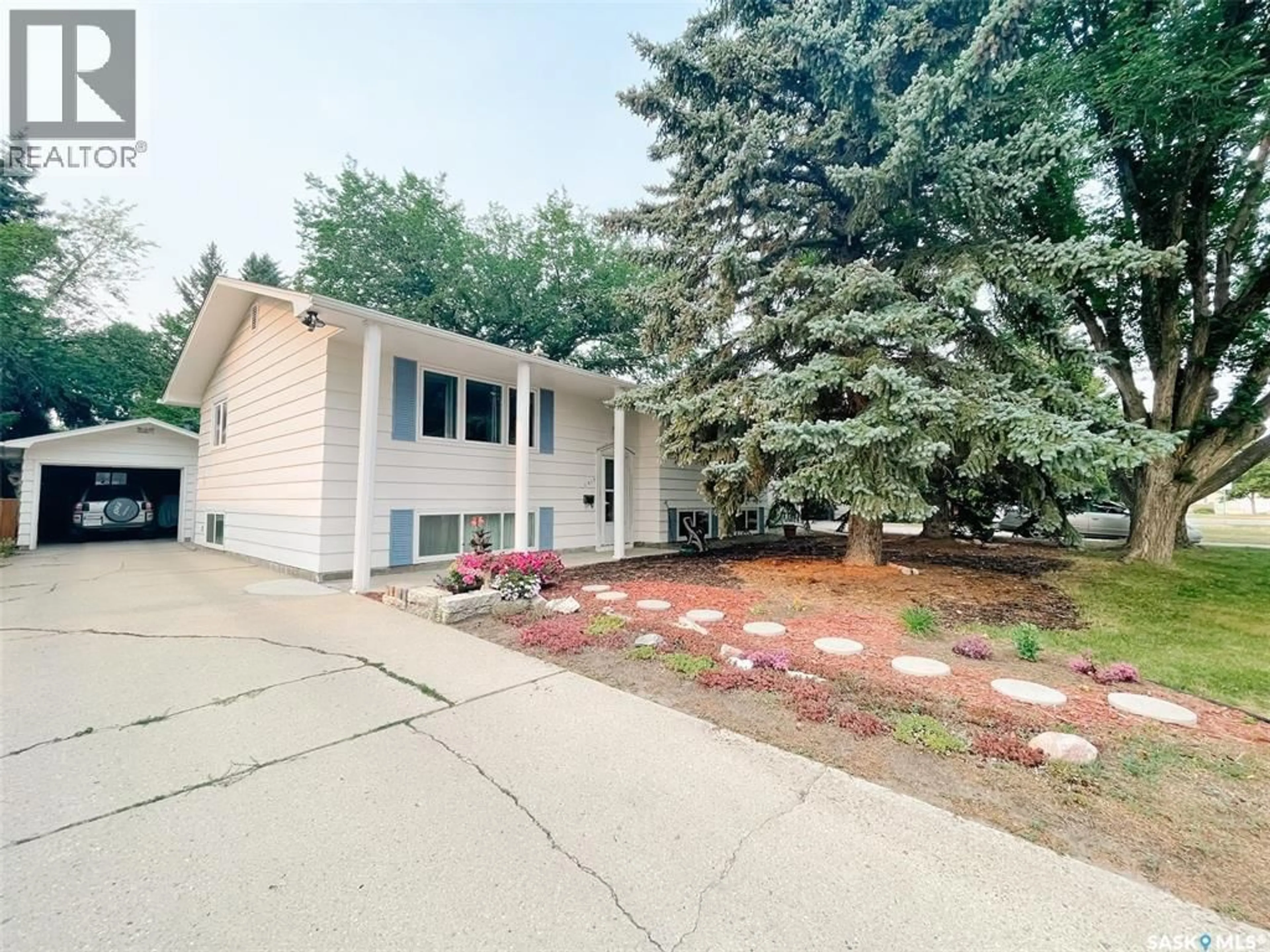 Home with vinyl exterior material, street for 1617 RUTH STREET, Saskatoon Saskatchewan S7J0L7