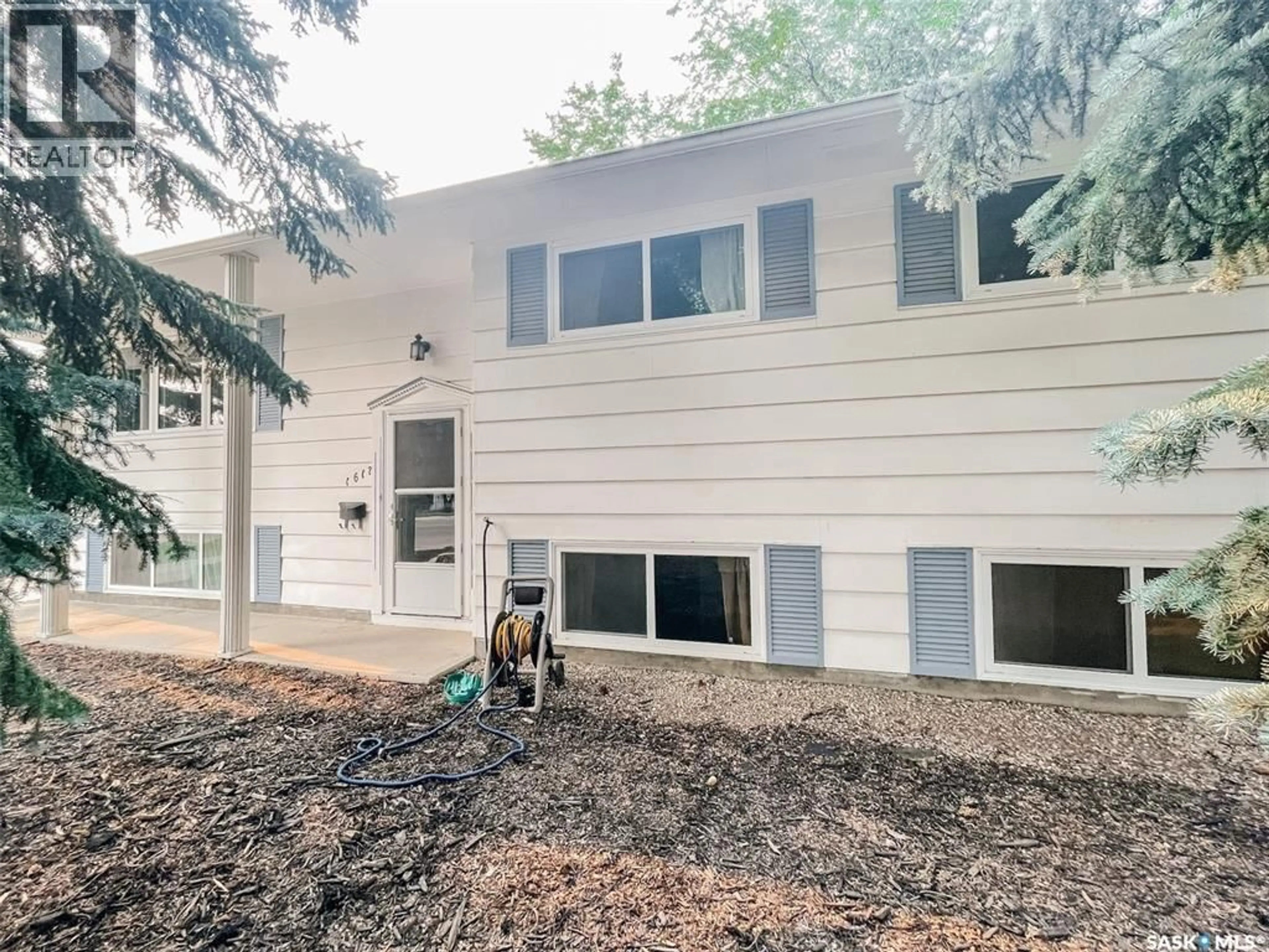 Home with vinyl exterior material, unknown for 1617 RUTH STREET, Saskatoon Saskatchewan S7J0L7