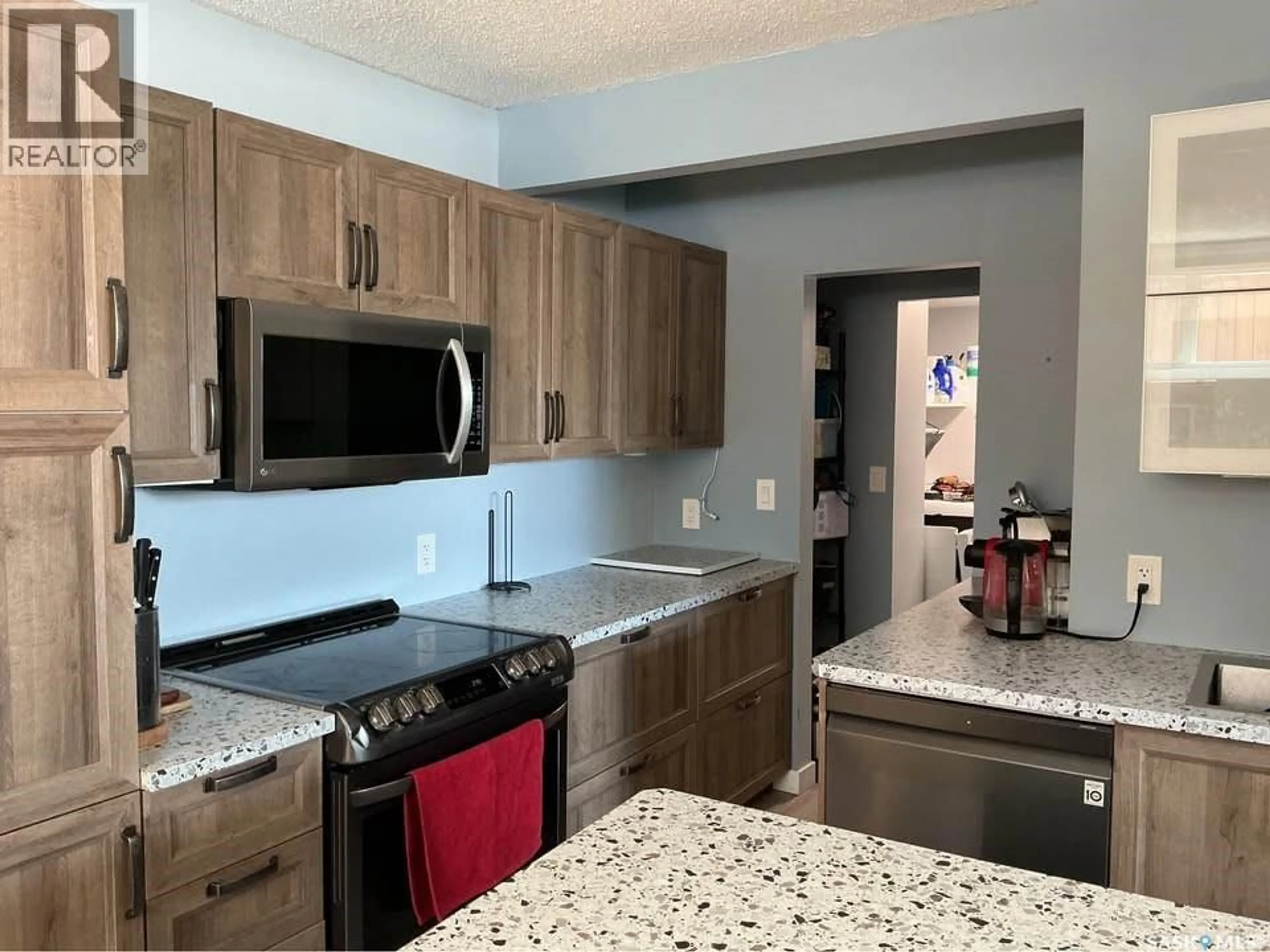 Open concept kitchen, unknown for 1617 RUTH STREET, Saskatoon Saskatchewan S7J0L7