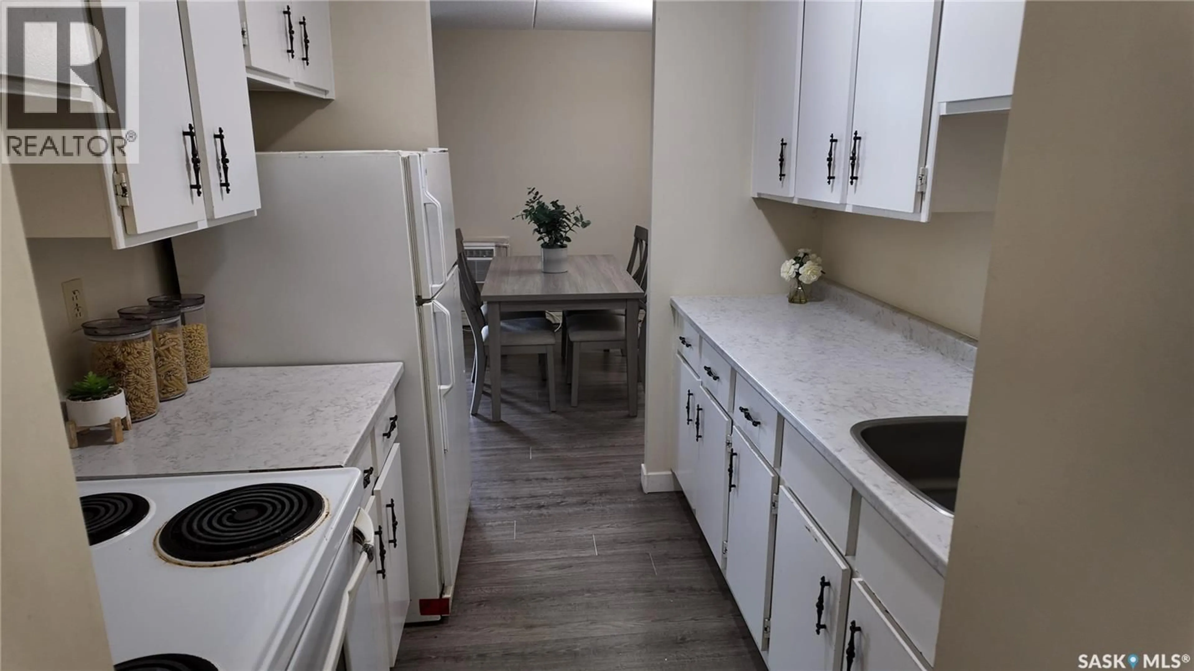 Standard kitchen, unknown for 51 - 34 CENTENNIAL STREET, Regina Saskatchewan S4S6P8