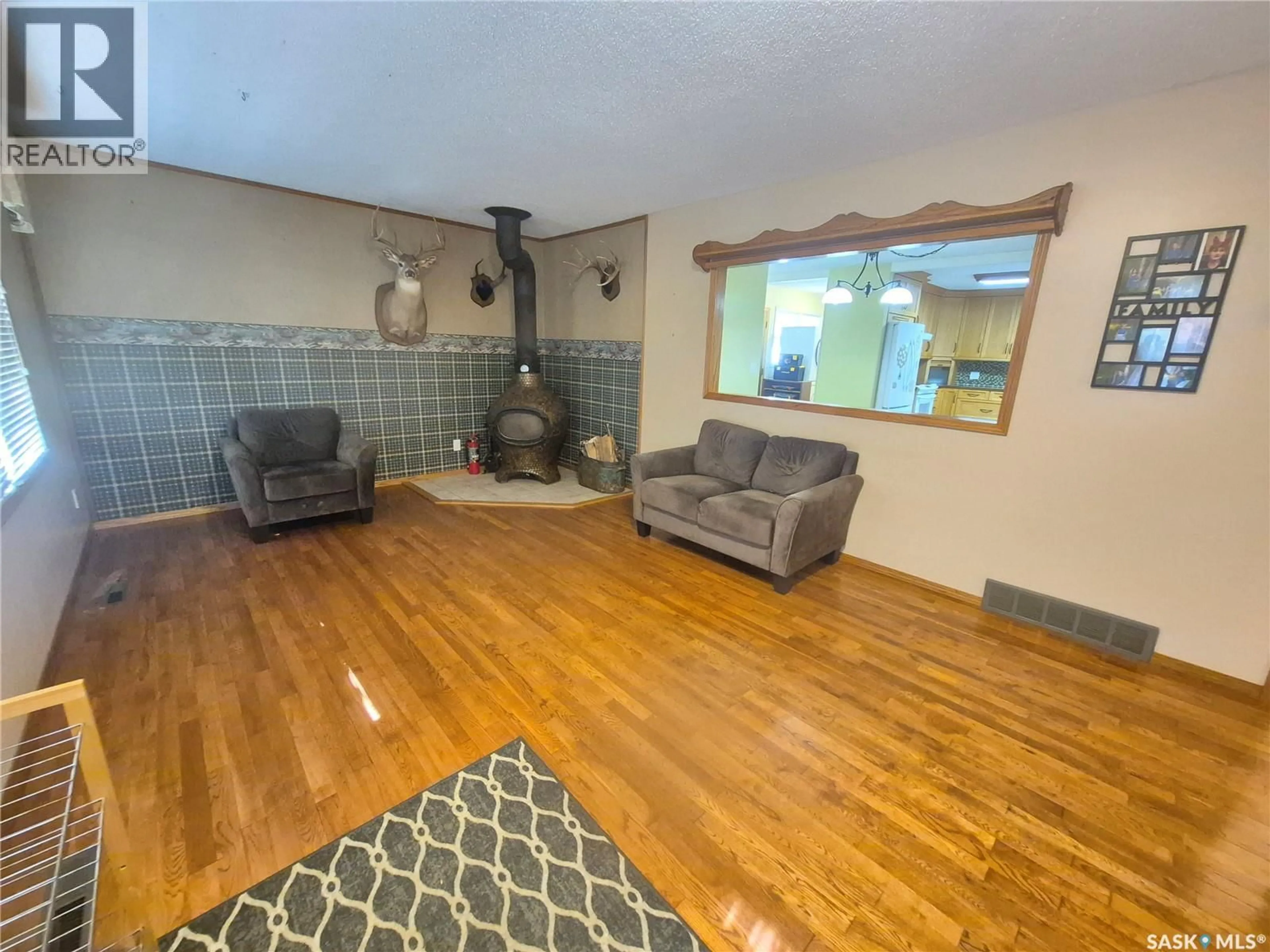 Living room with furniture, unknown for 633 BECKWELL AVENUE, Radville Saskatchewan S0C2G0