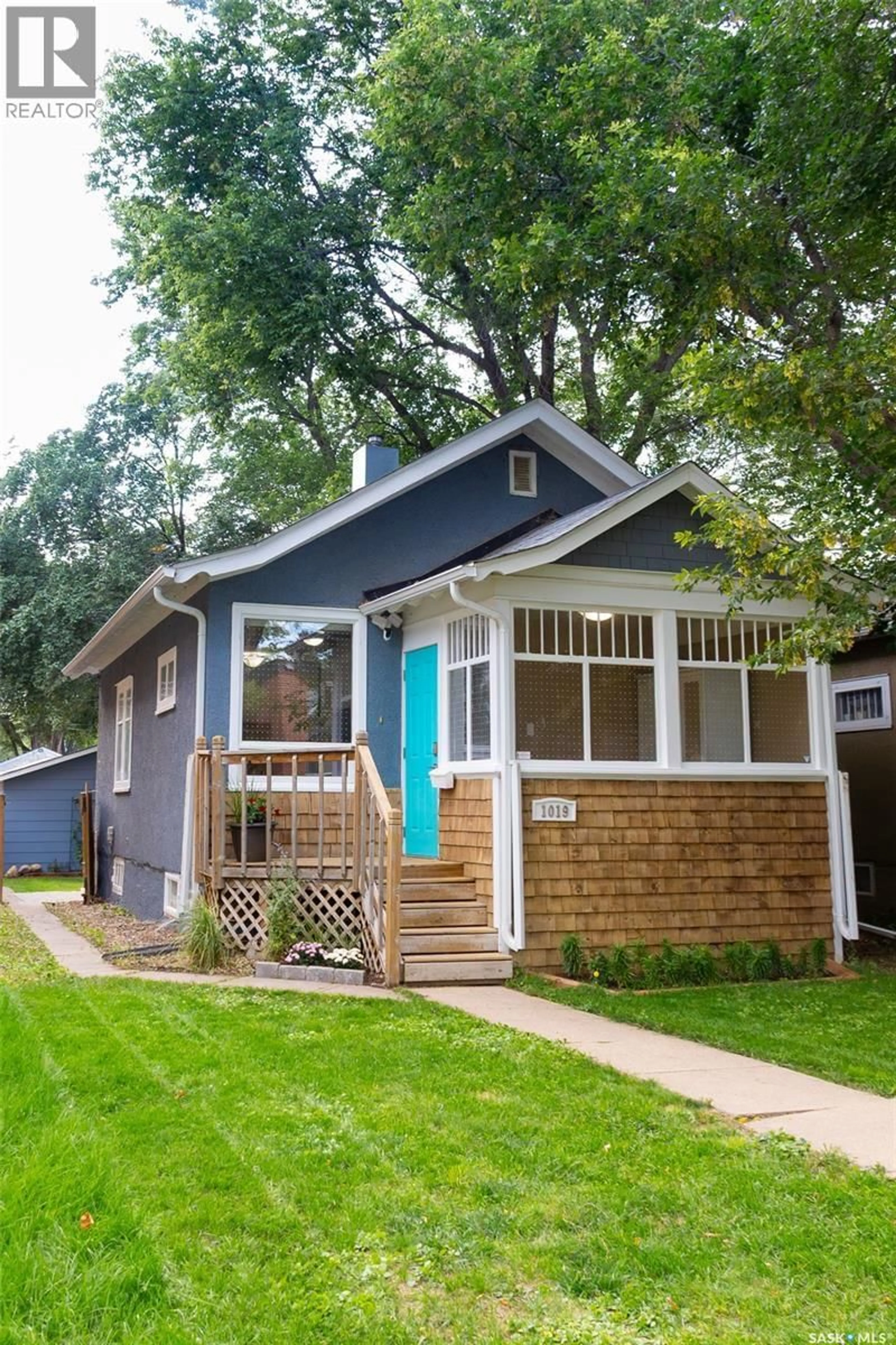 Home with vinyl exterior material, street for 1019 C AVENUE, Saskatoon Saskatchewan S7L1K1