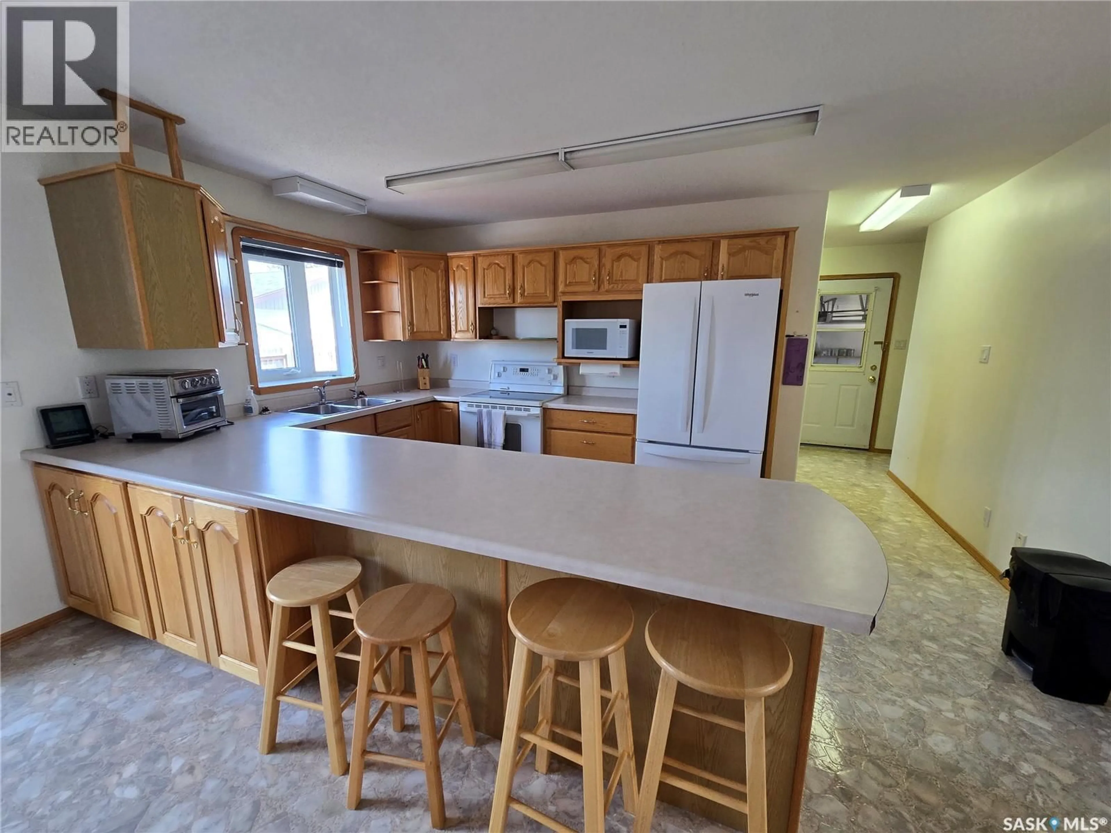 Open concept kitchen, unknown for 523 MAXWELL DRIVE, Swift Current Saskatchewan S9H4Z6