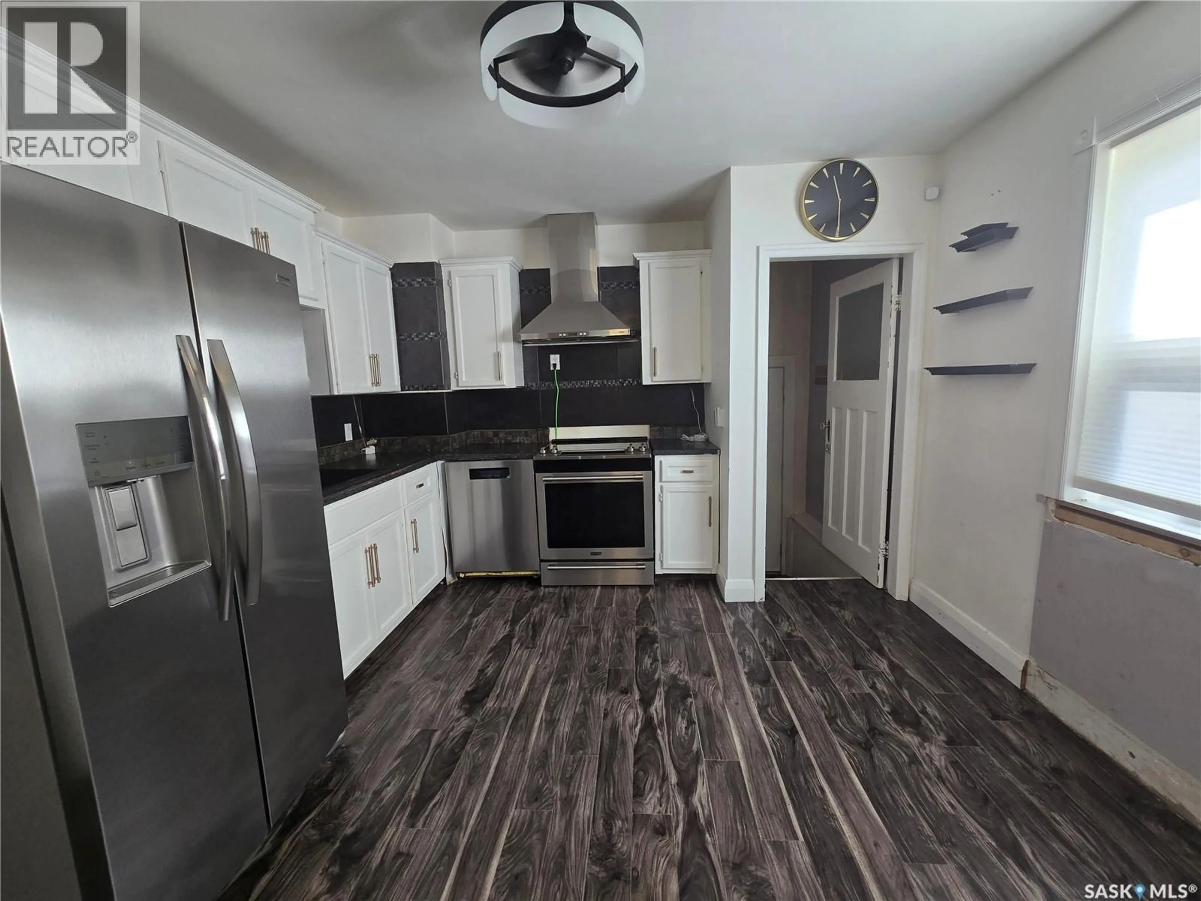Open concept kitchen, unknown for 408 I AVENUE, Saskatoon Saskatchewan S7M1P4