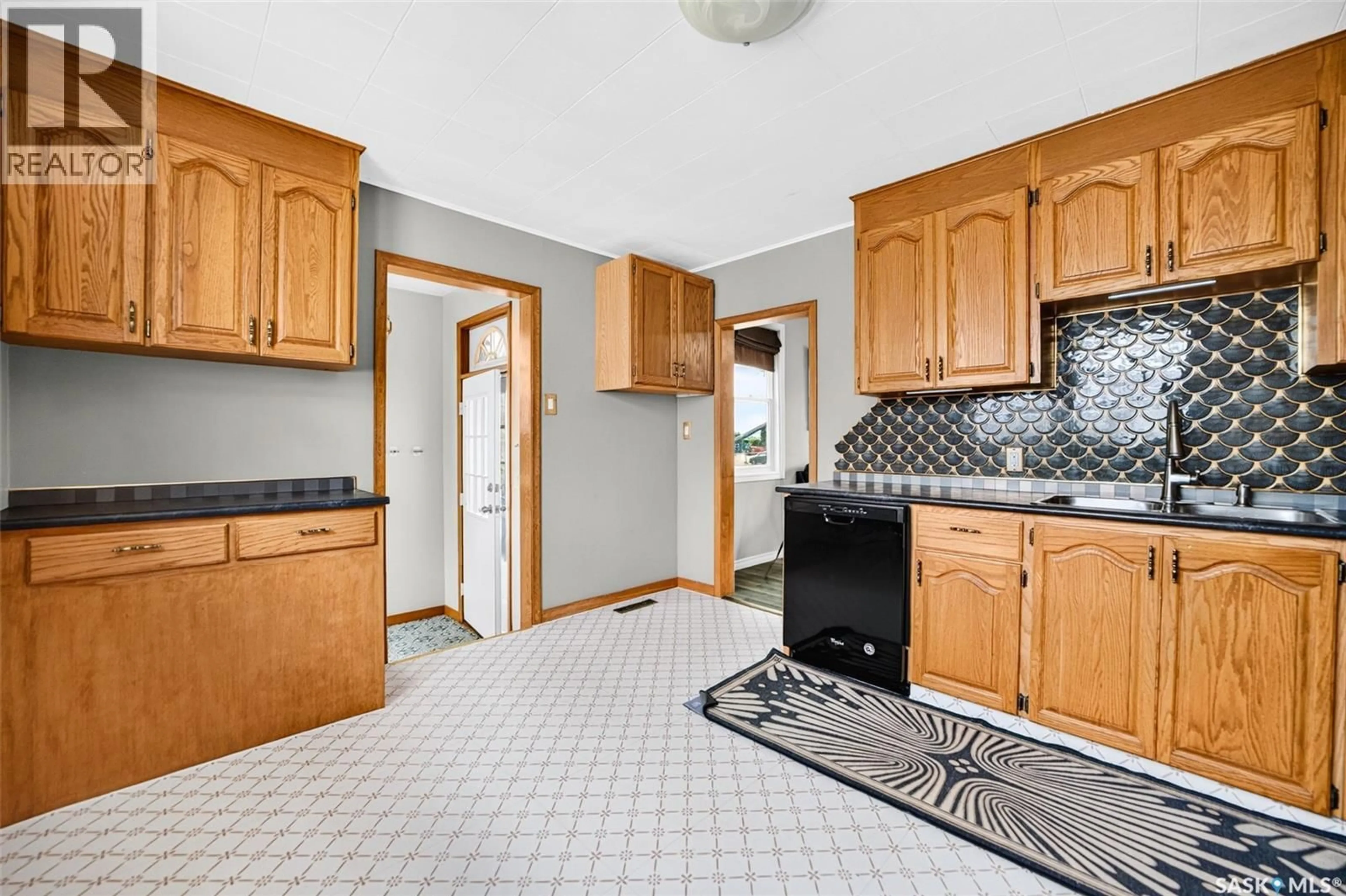 Standard kitchen, unknown for 345 MCINTYRE STREET, Regina Saskatchewan S4R2L9