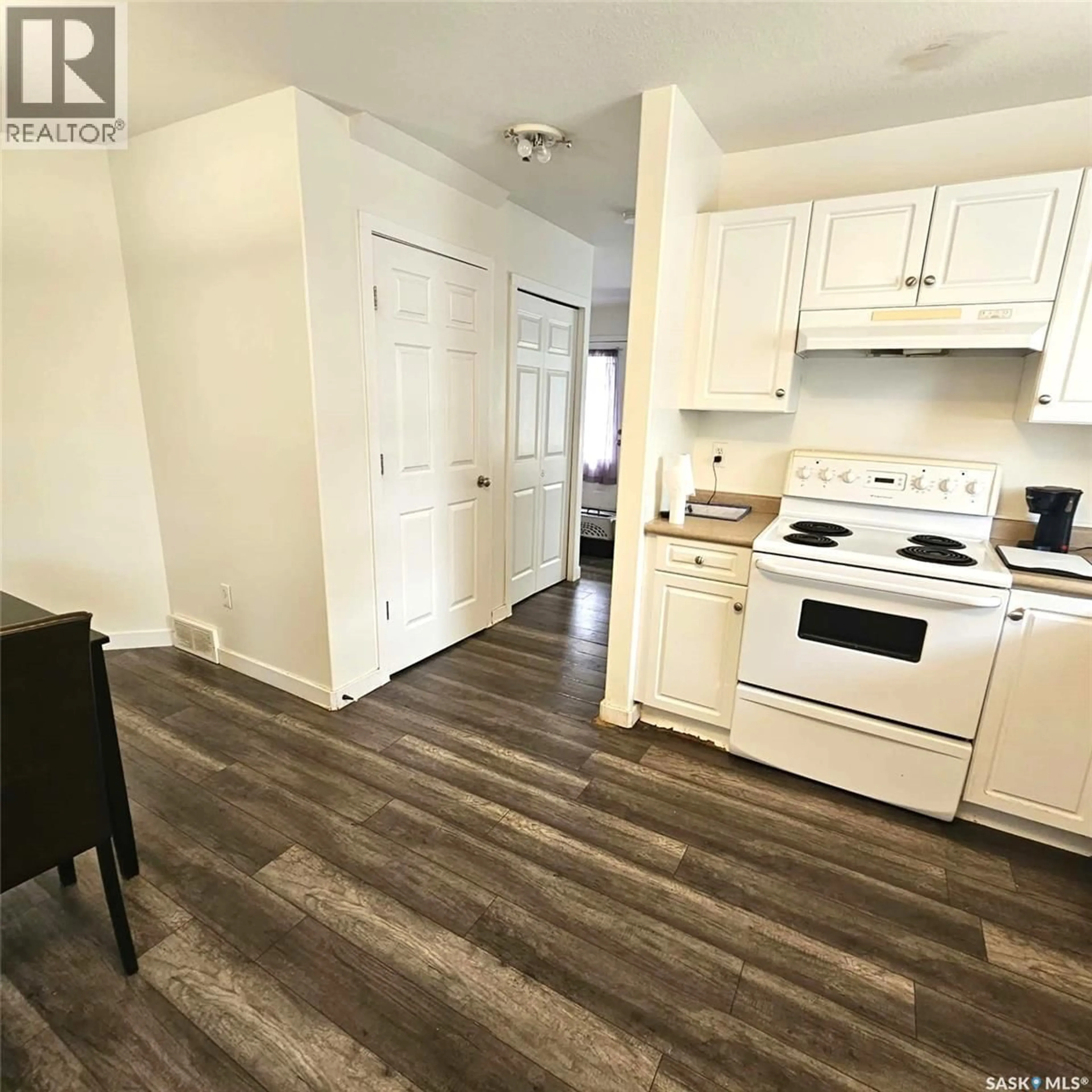 Standard kitchen, wood/laminate floor for 46 - 4901 CHILD AVENUE, Regina Saskatchewan S4X4P1