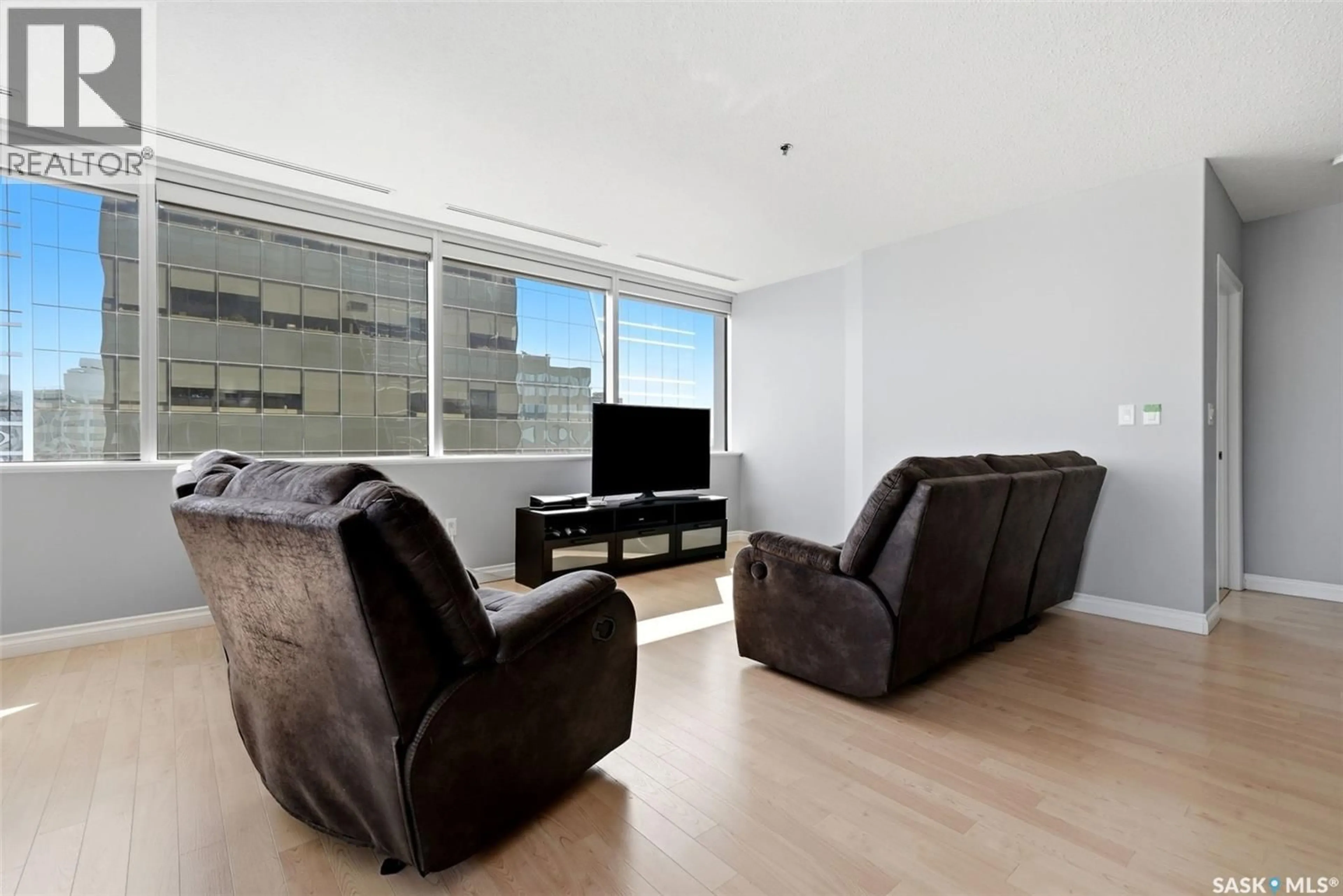 Living room with furniture, unknown for 903 1914 HAMILTON STREET, Regina Saskatchewan S4P3N6