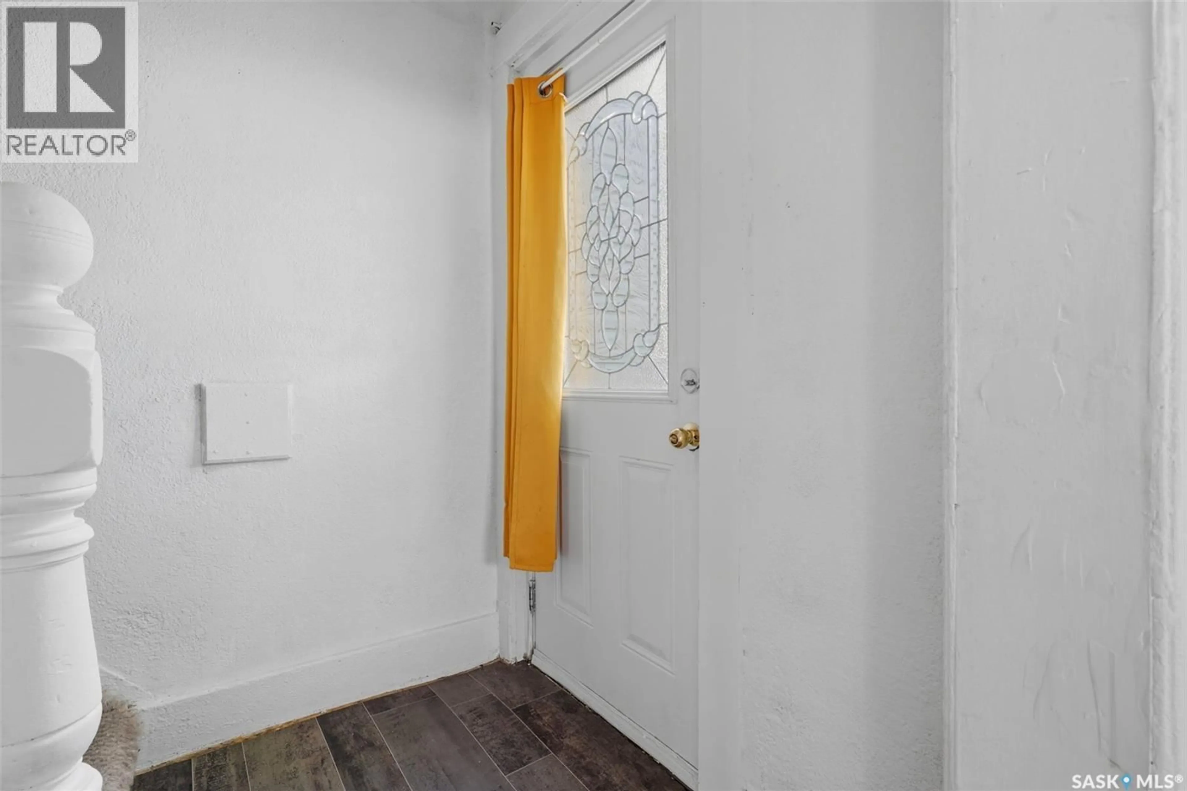 Indoor entryway for 1132 PRINCESS STREET, Regina Saskatchewan S4T3Y5