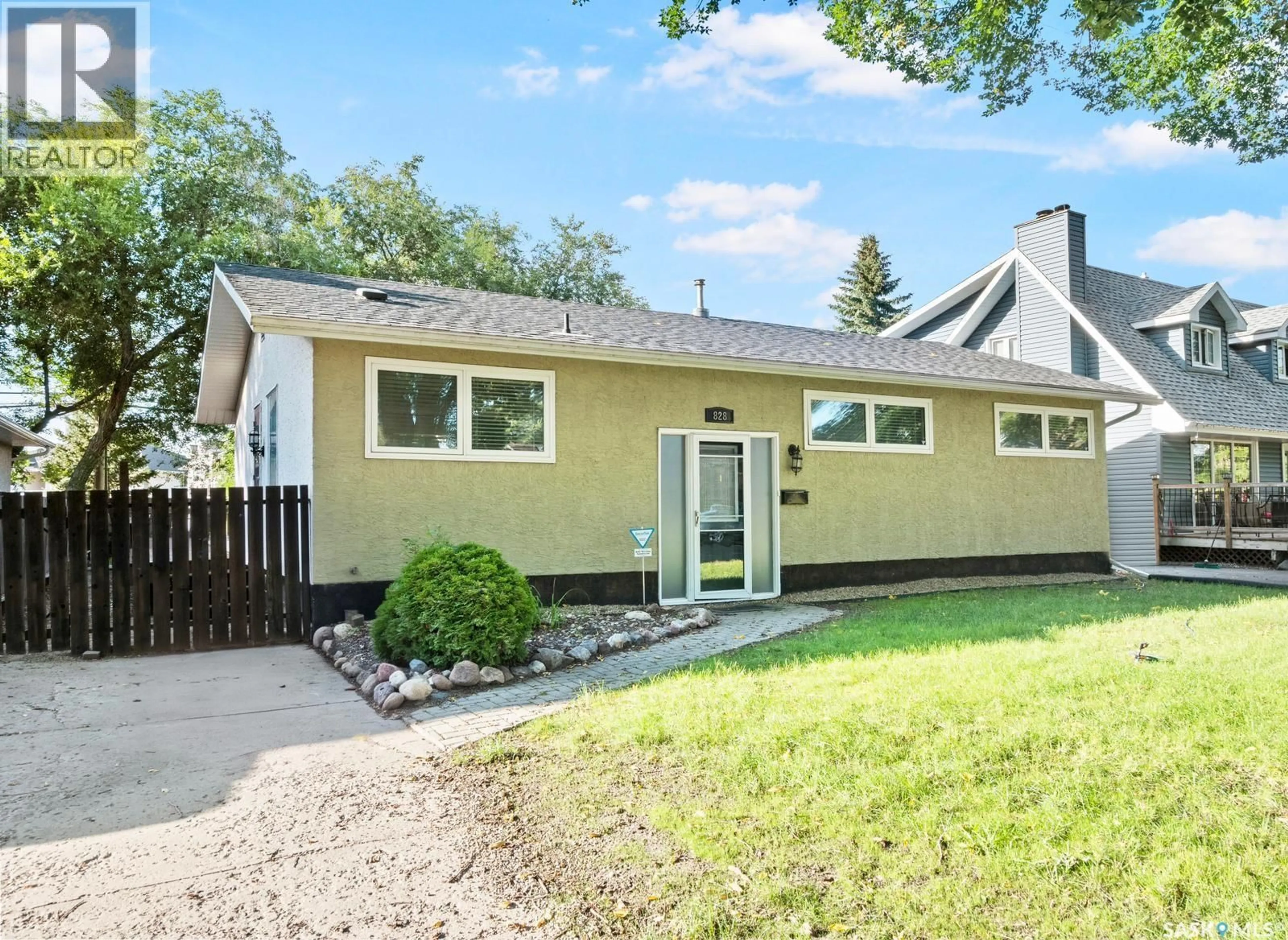 Home with vinyl exterior material, street for 828 SHANNON ROAD, Regina Saskatchewan S4S5K2