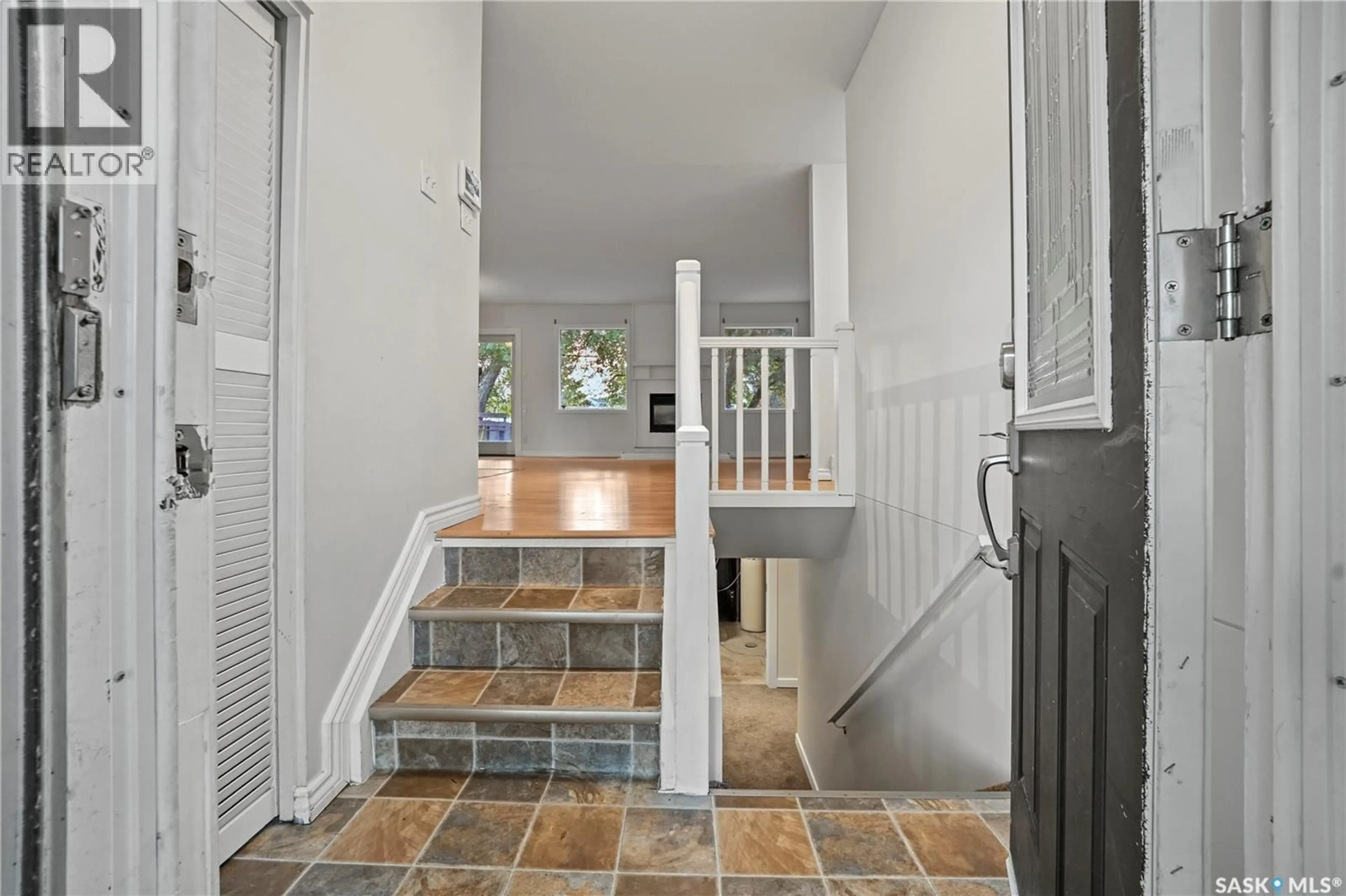 Indoor entryway for 828 SHANNON ROAD, Regina Saskatchewan S4S5K2