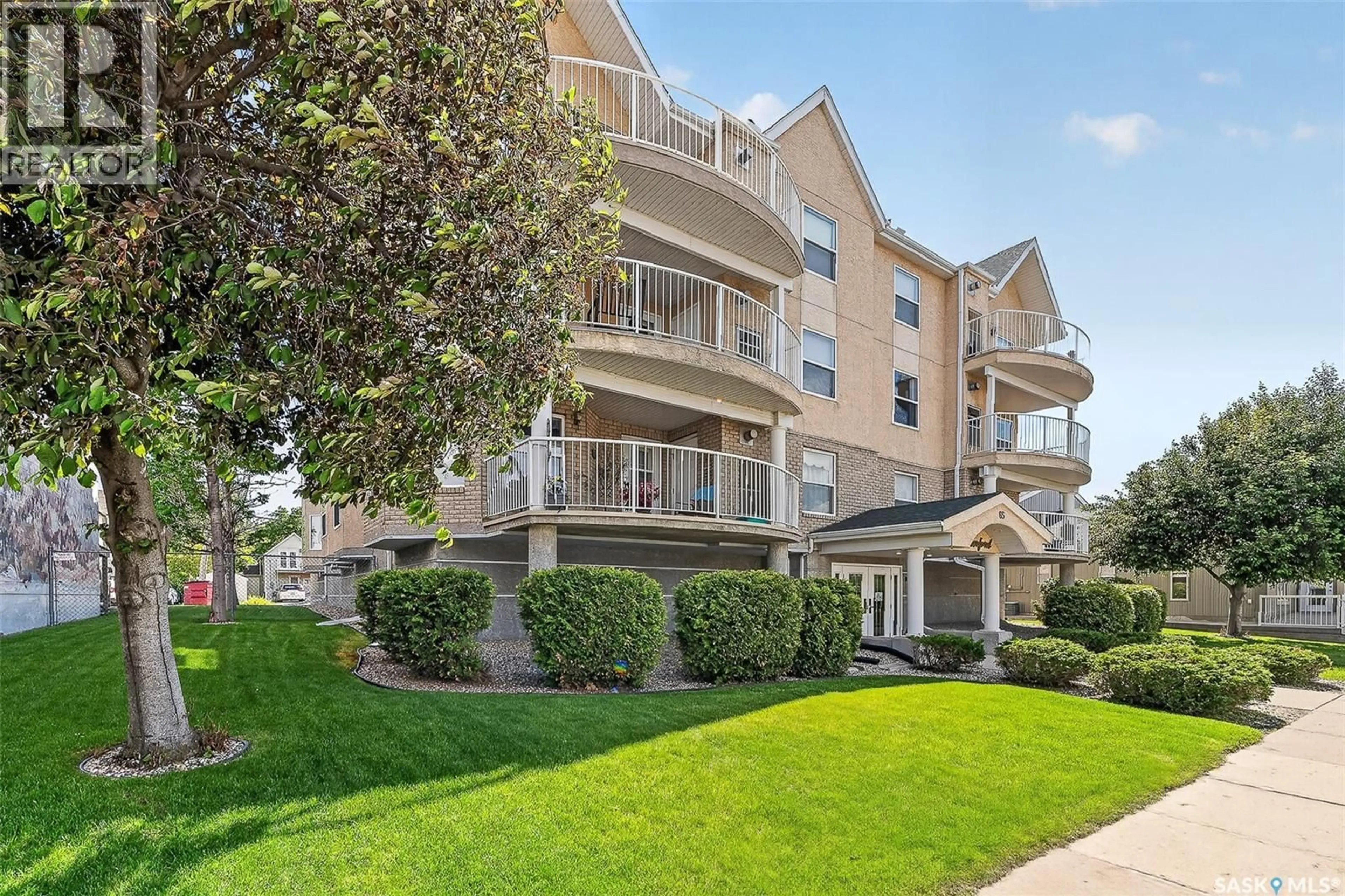 Patio, water/lake/river/ocean view for 65 - 301 HOCHELAGA STREET W, Moose Jaw Saskatchewan S6H2E9