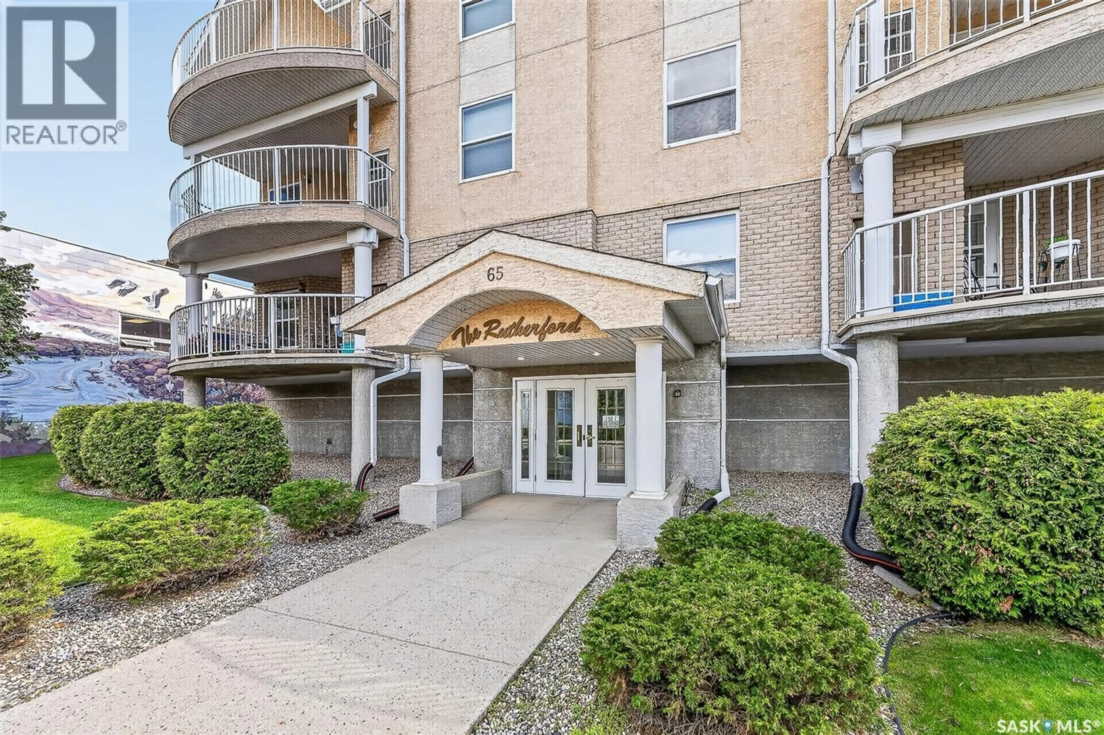 Indoor foyer for 65 - 301 HOCHELAGA STREET W, Moose Jaw Saskatchewan S6H2E9