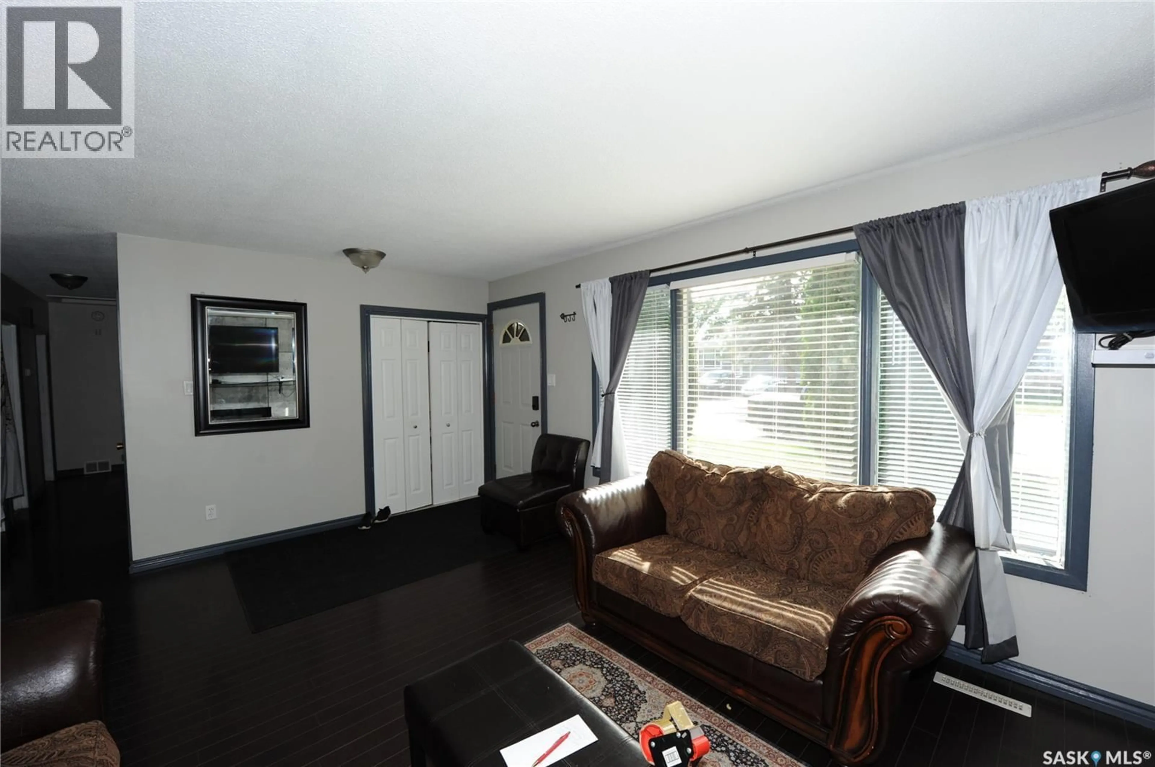 Living room with furniture, wood/laminate floor for 436 X AVENUE, Saskatoon Saskatchewan S7M3H8