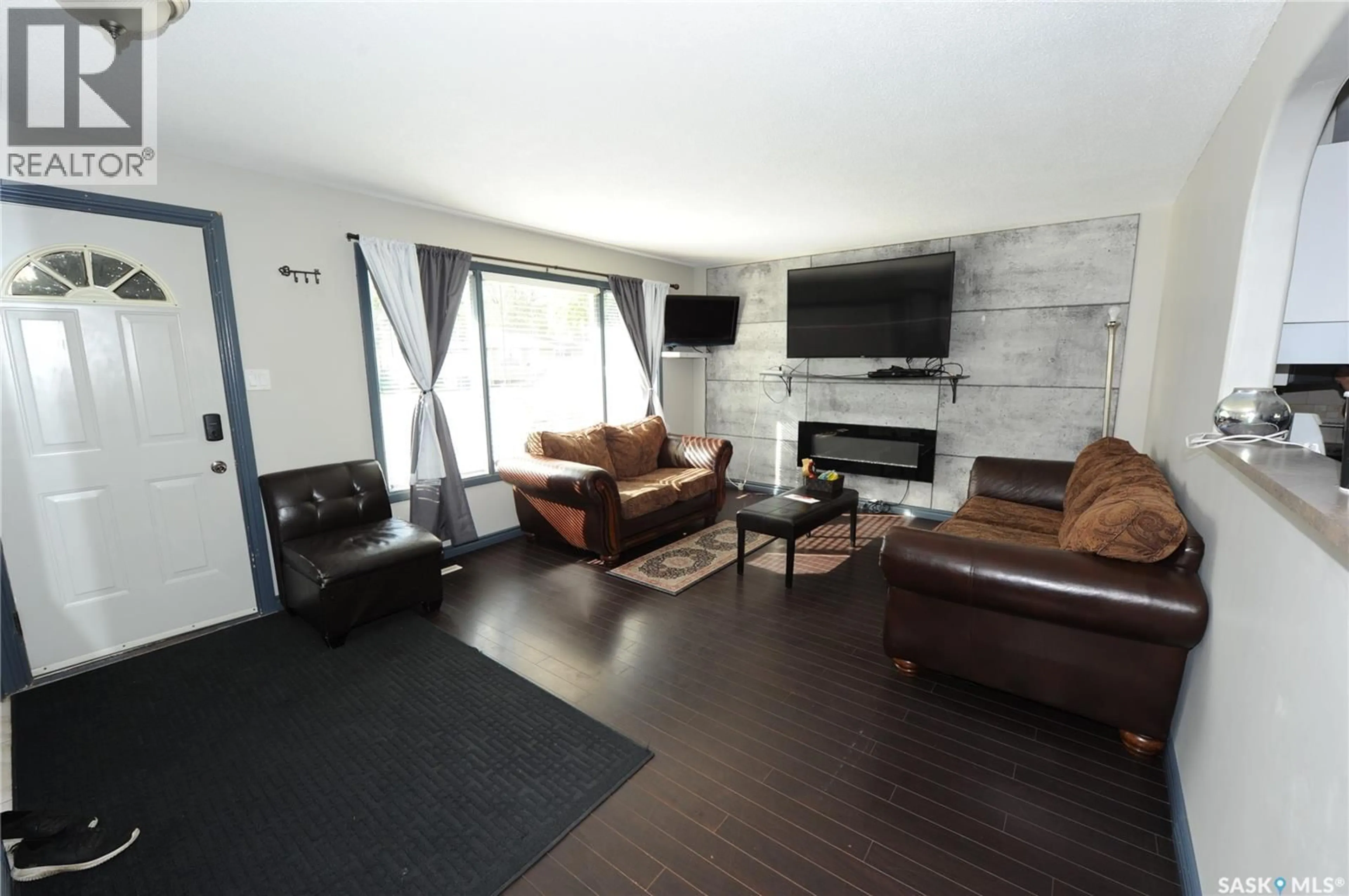 Living room with furniture, wood/laminate floor for 436 X AVENUE, Saskatoon Saskatchewan S7M3H8