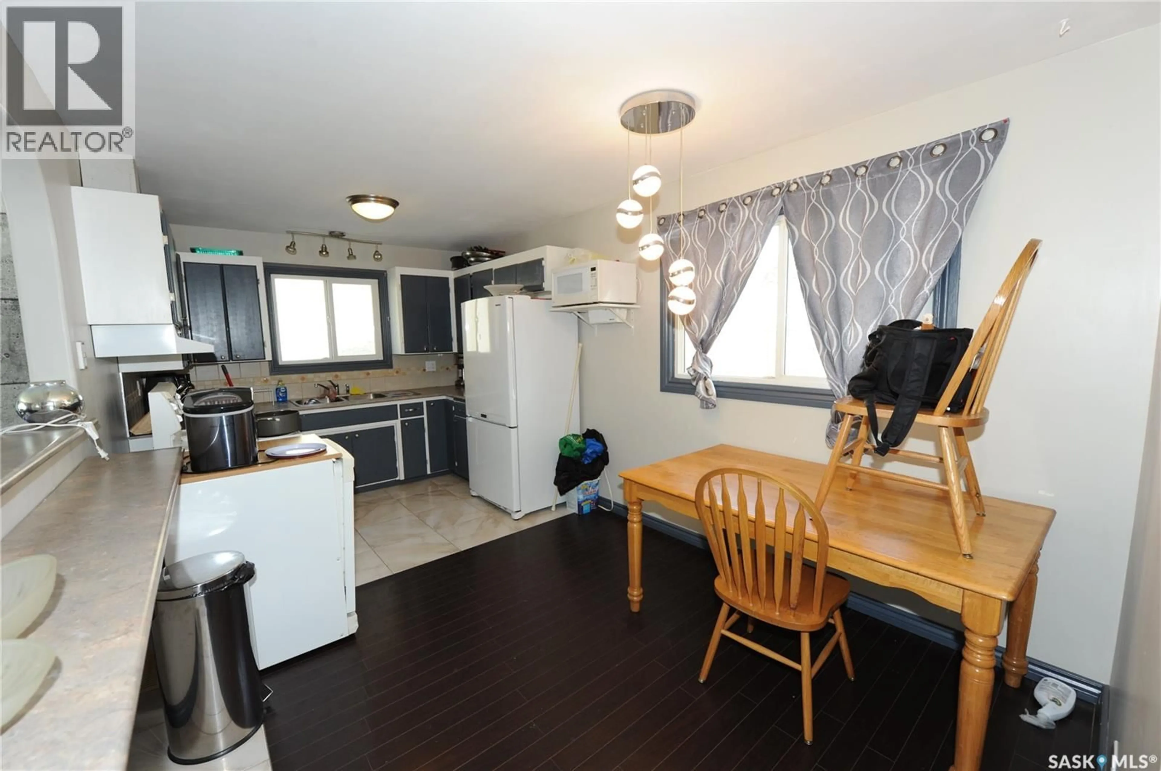 Standard kitchen, wood/laminate floor for 436 X AVENUE, Saskatoon Saskatchewan S7M3H8