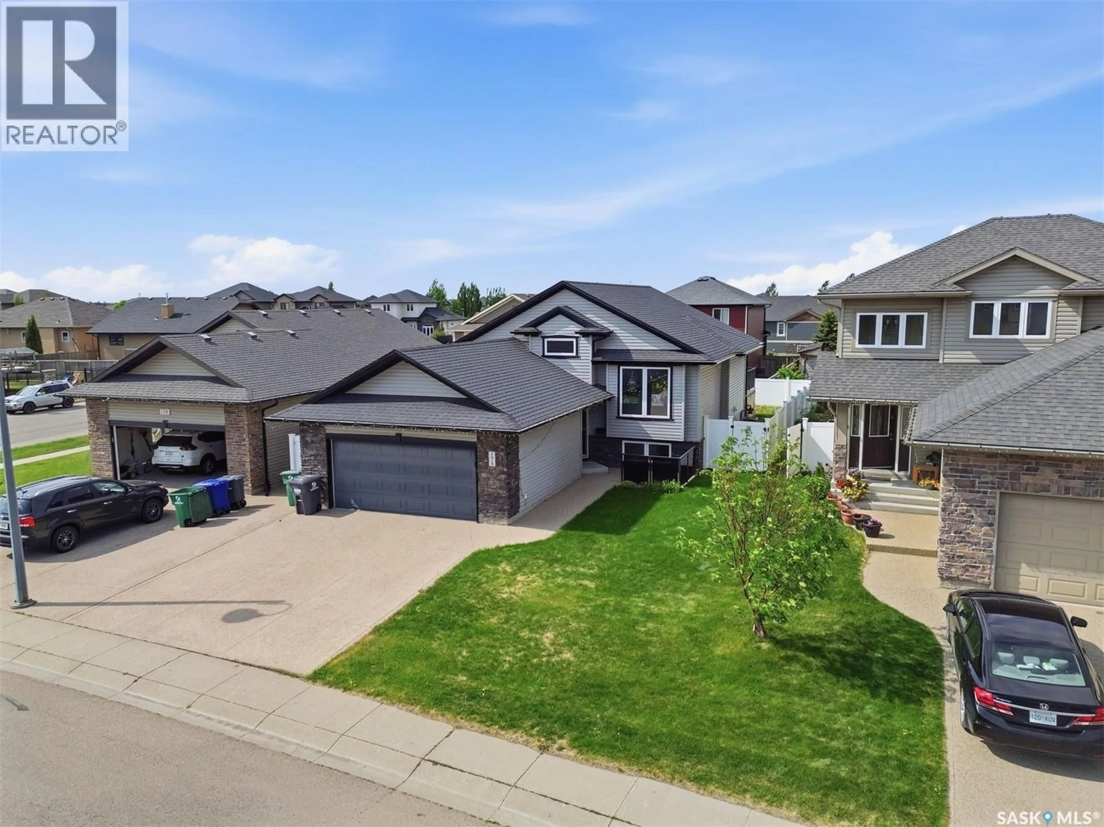 A pic from outside/outdoor area/front of a property/back of a property/a pic from drone, street for 174 WHALLEY CRESCENT, Saskatoon Saskatchewan S7T0H8