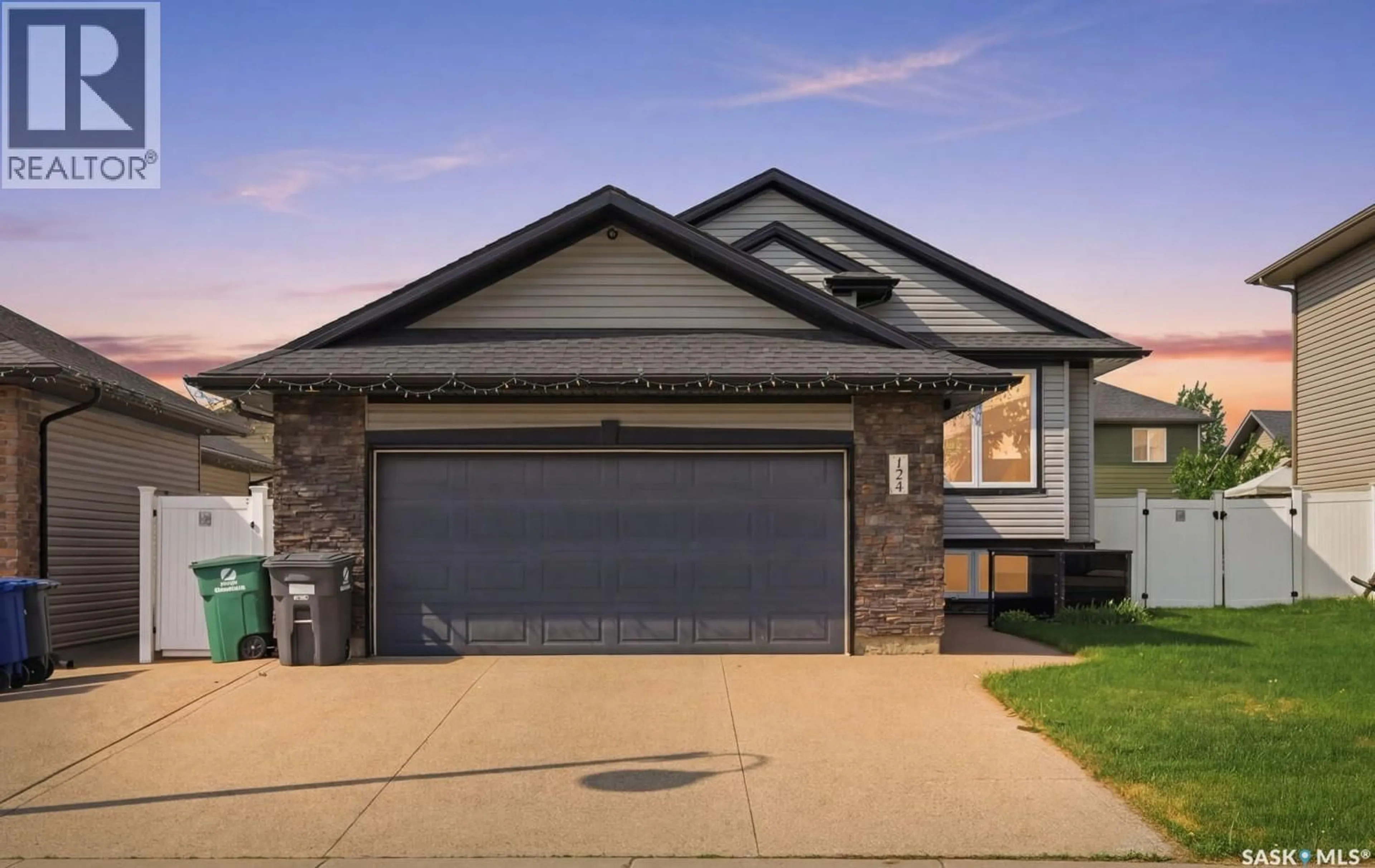 Home with vinyl exterior material, street for 174 WHALLEY CRESCENT, Saskatoon Saskatchewan S7T0H8