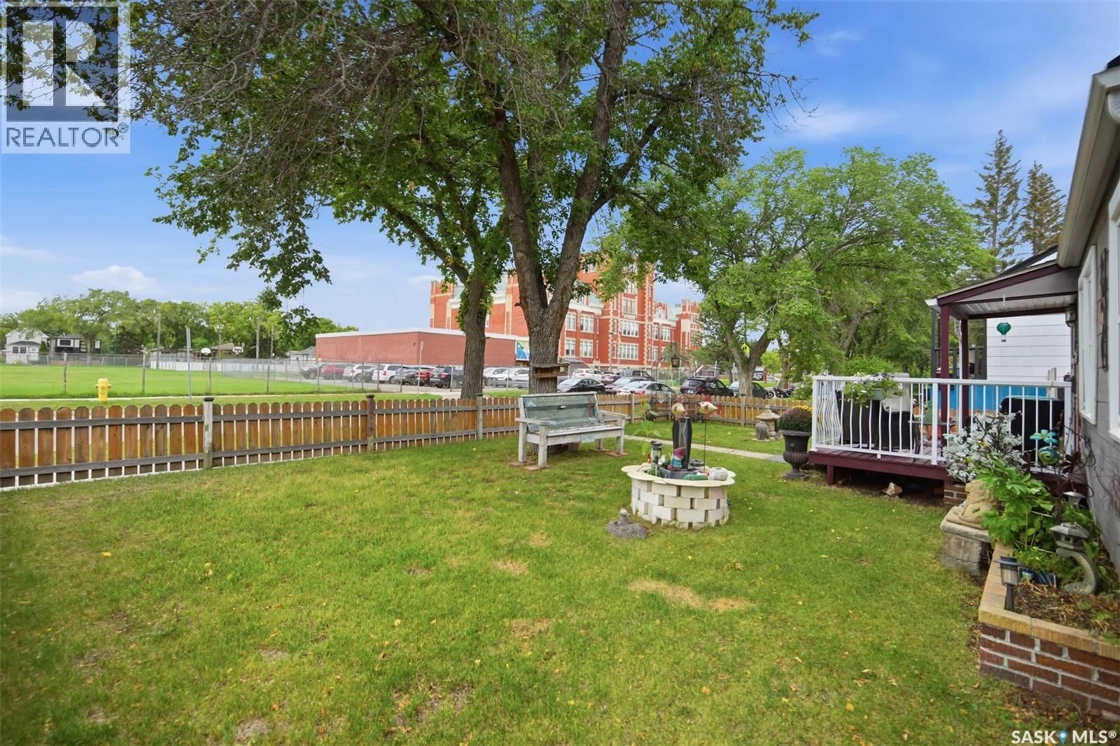 Patio, street for 738 K AVENUE, Saskatoon Saskatchewan S7M2E6