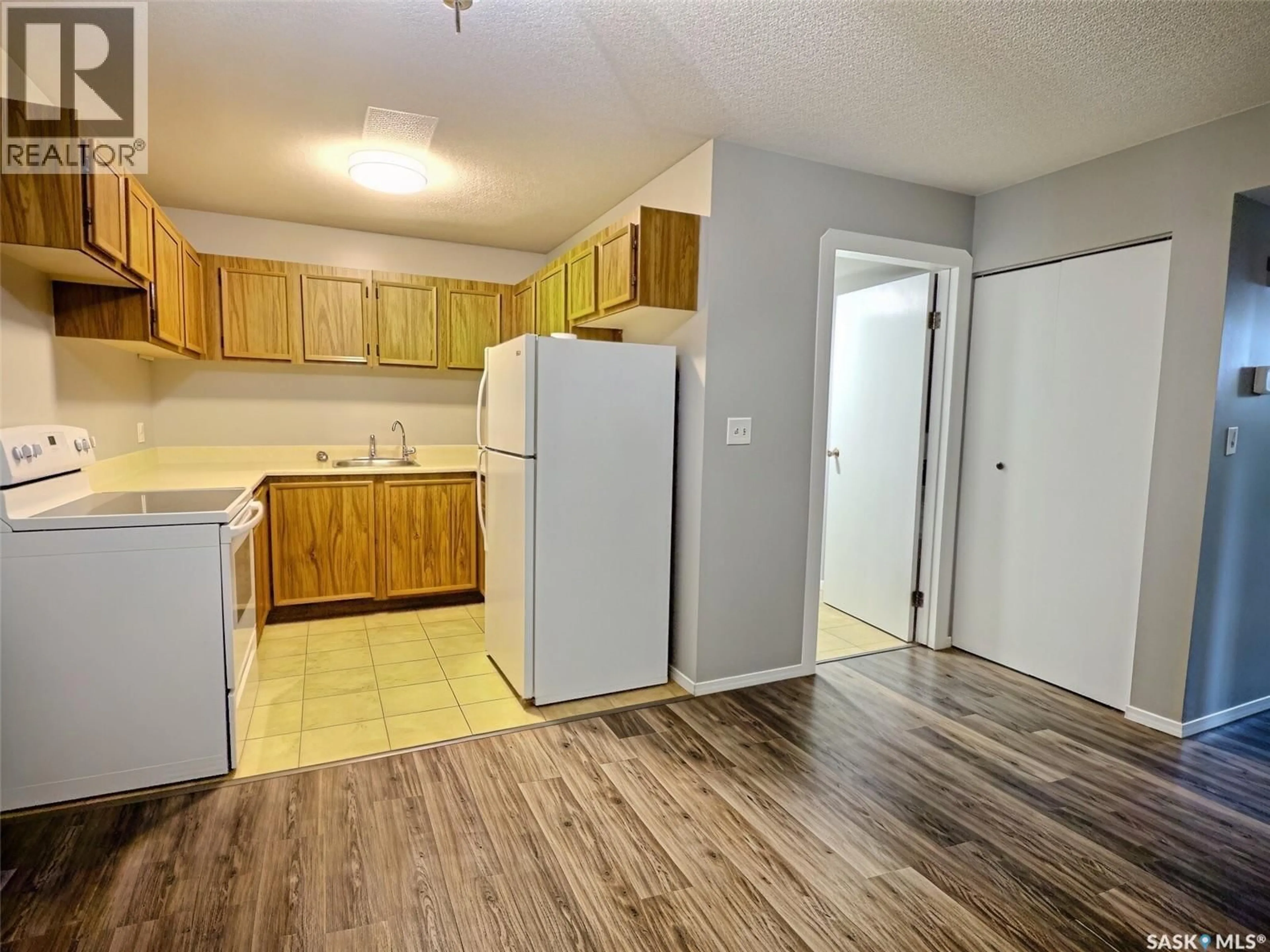 Standard kitchen, unknown for 101 525 DUFFERIN AVENUE, Estevan Saskatchewan S4A2J1