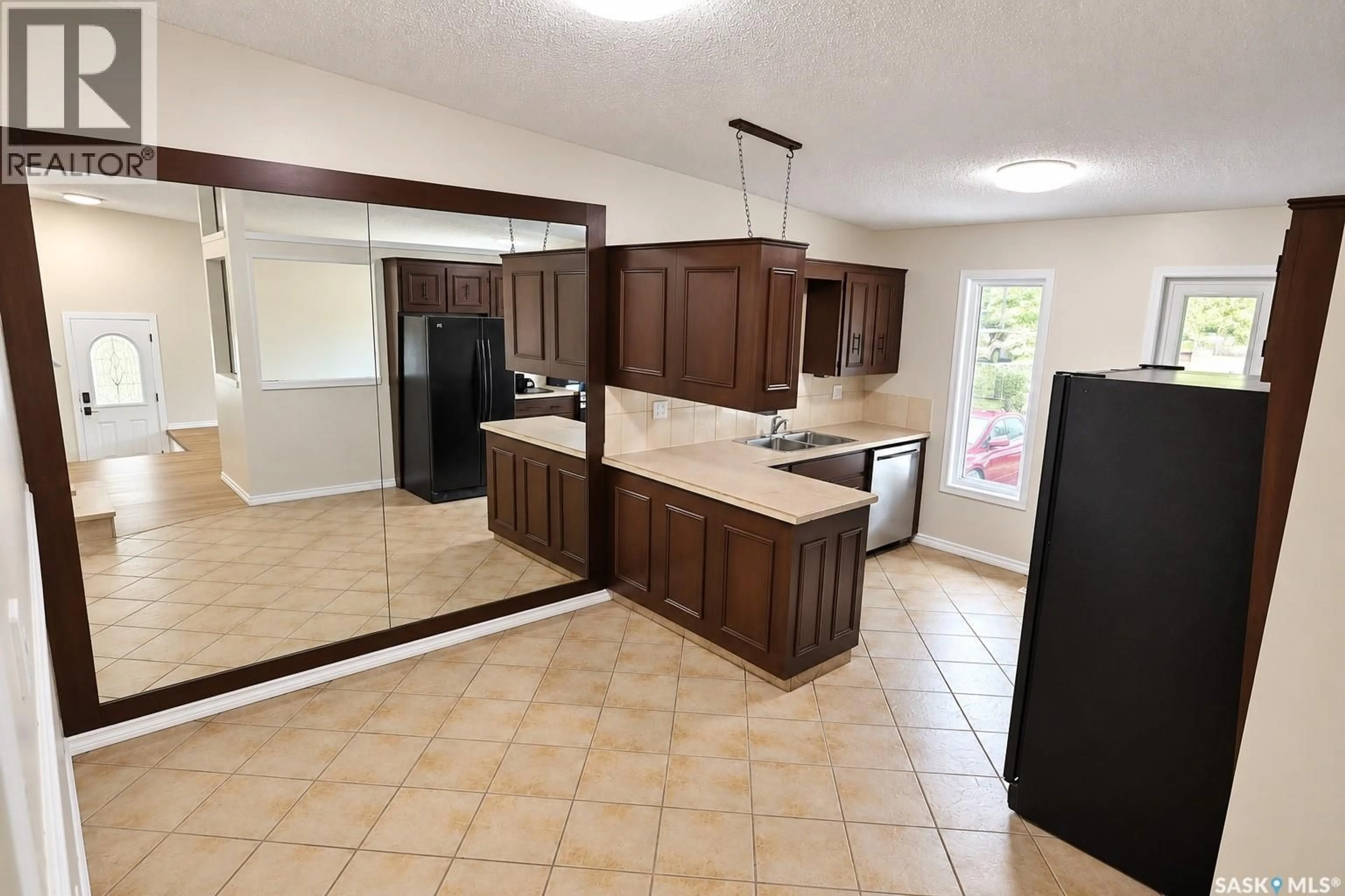 Unknown for 910 DEVONSHIRE DRIVE, Regina Saskatchewan S4X2L8
