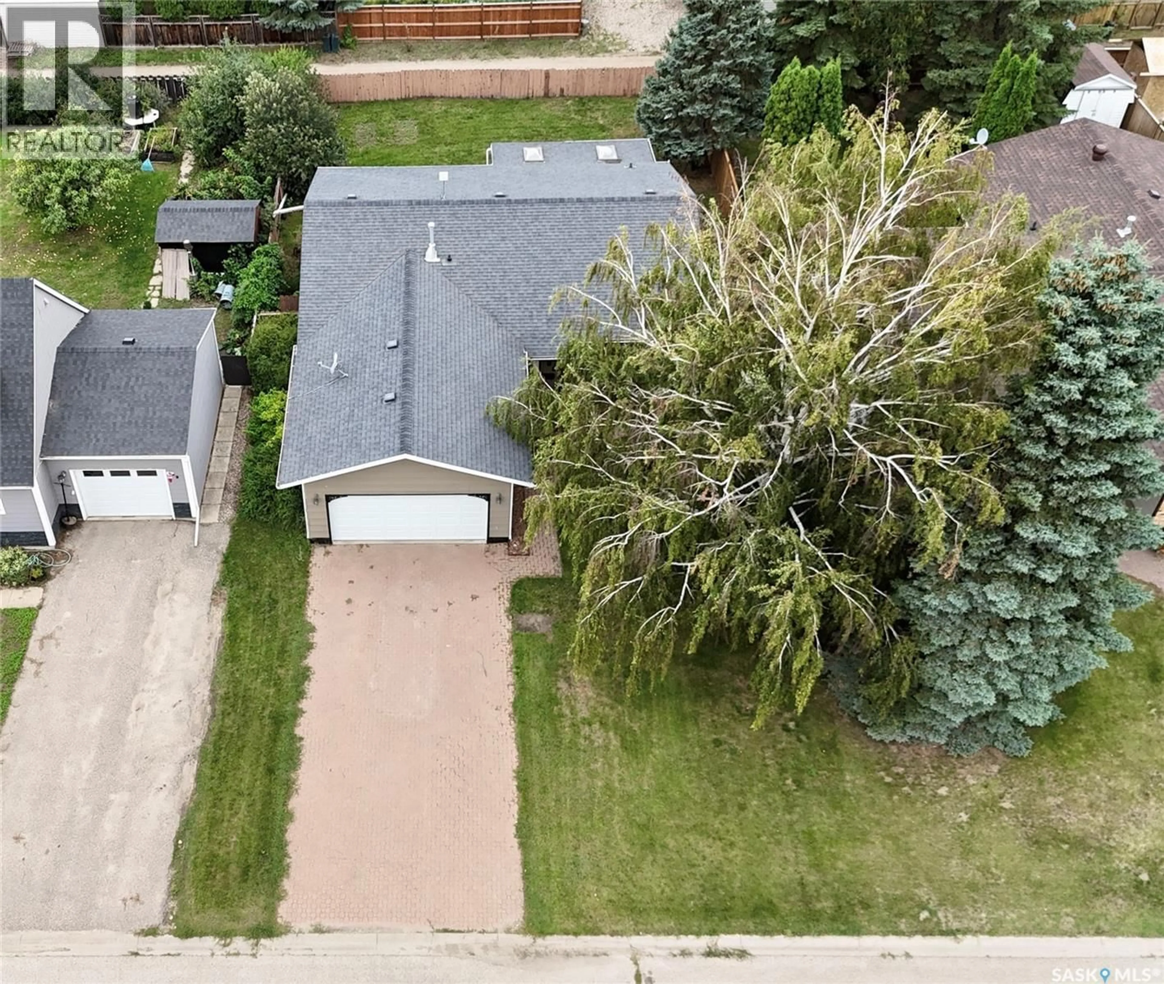 A pic from outside/outdoor area/front of a property/back of a property/a pic from drone, street for 508 MCGILLIVRAY STREET, Outlook Saskatchewan S0L2N0