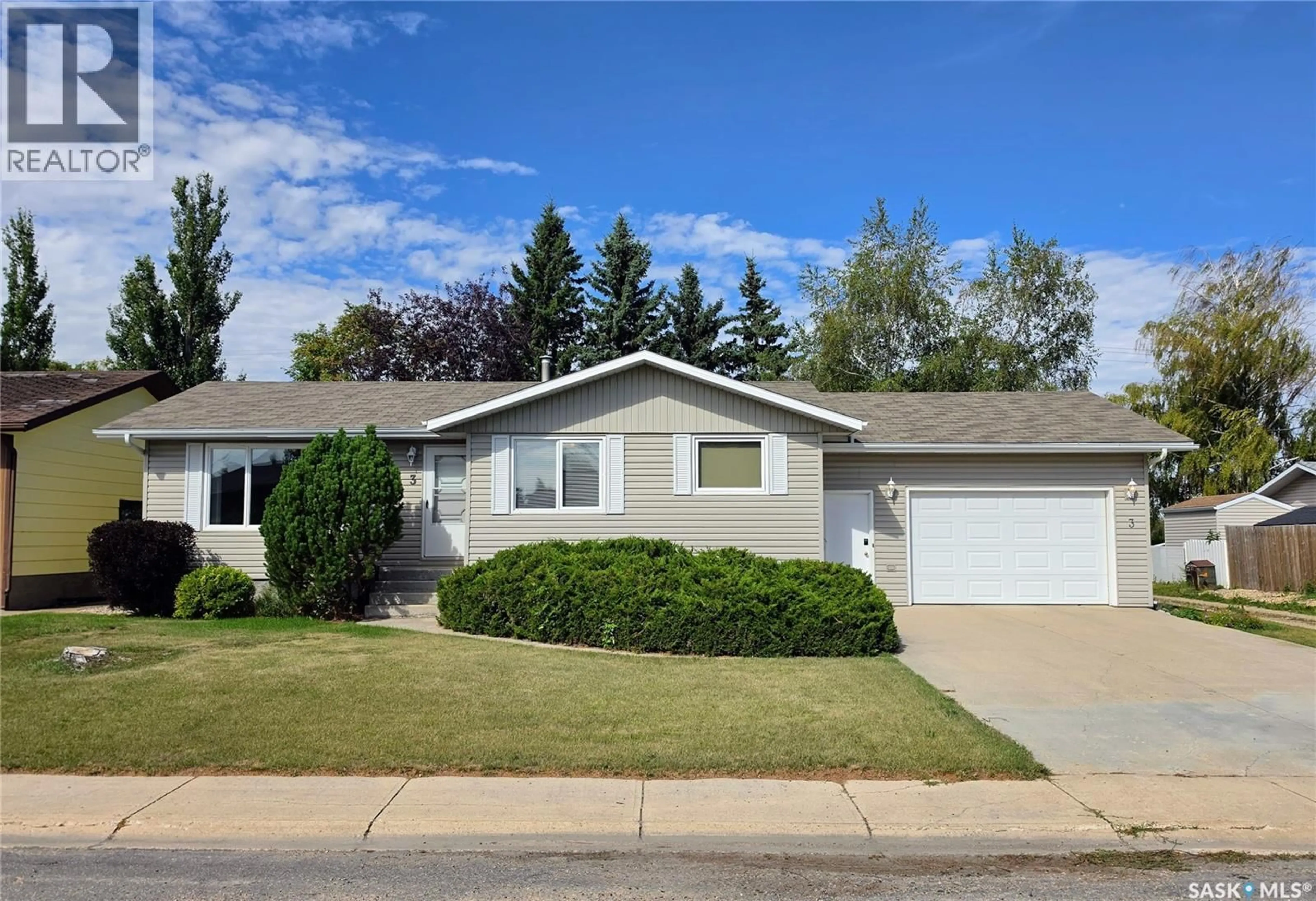 Home with vinyl exterior material, street for 3 SWAIN CRESCENT, Humboldt Saskatchewan S0K2A0