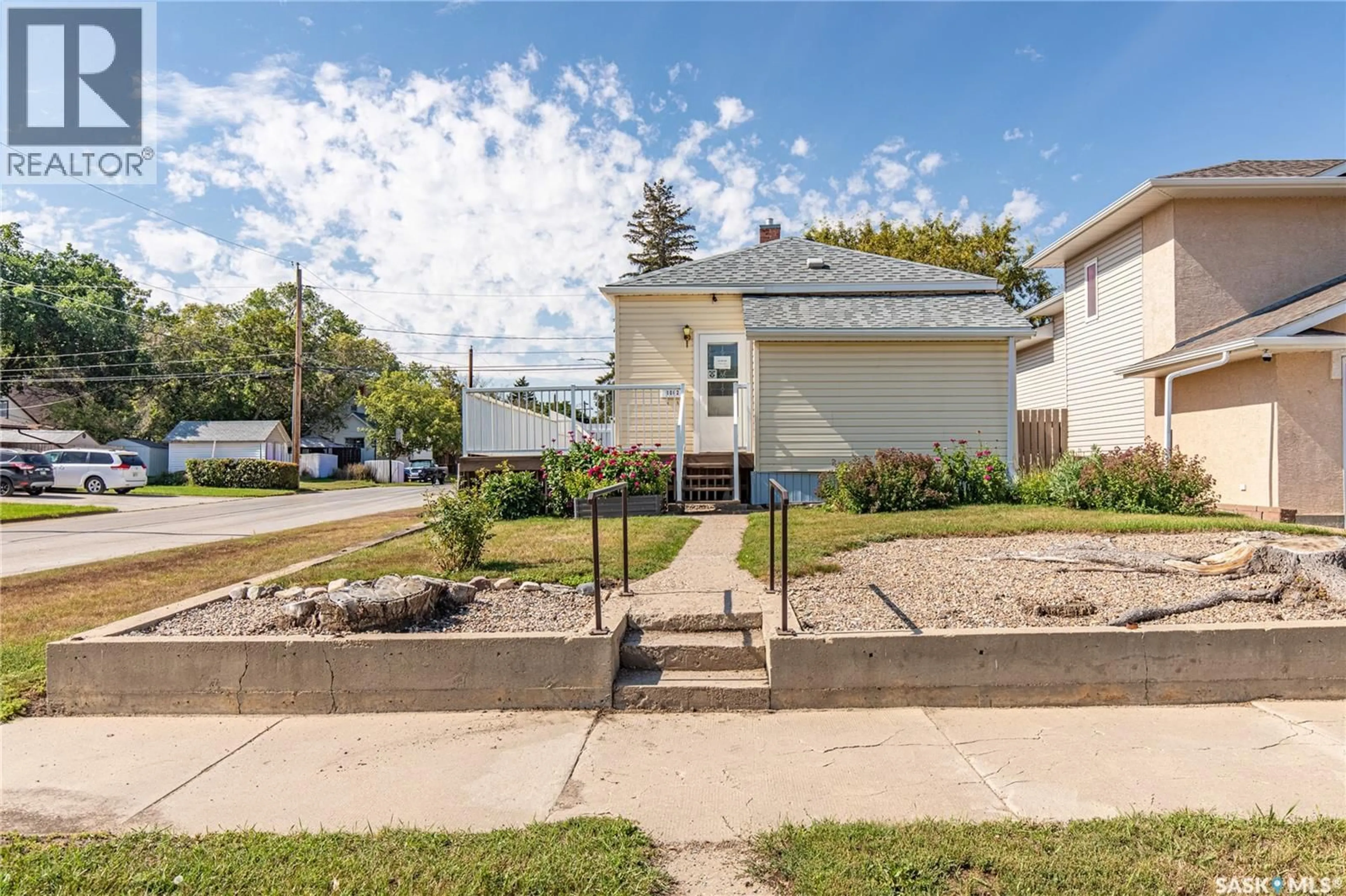 A pic from outside/outdoor area/front of a property/back of a property/a pic from drone, street for 1002 WOLFE AVENUE, Moose Jaw Saskatchewan S6H1J7