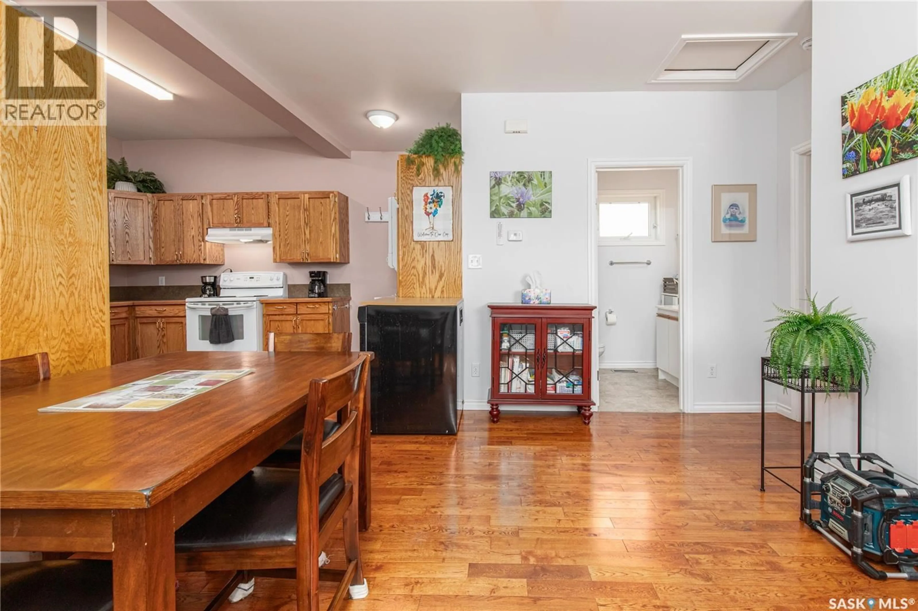 Open concept kitchen, unknown for 1002 WOLFE AVENUE, Moose Jaw Saskatchewan S6H1J7