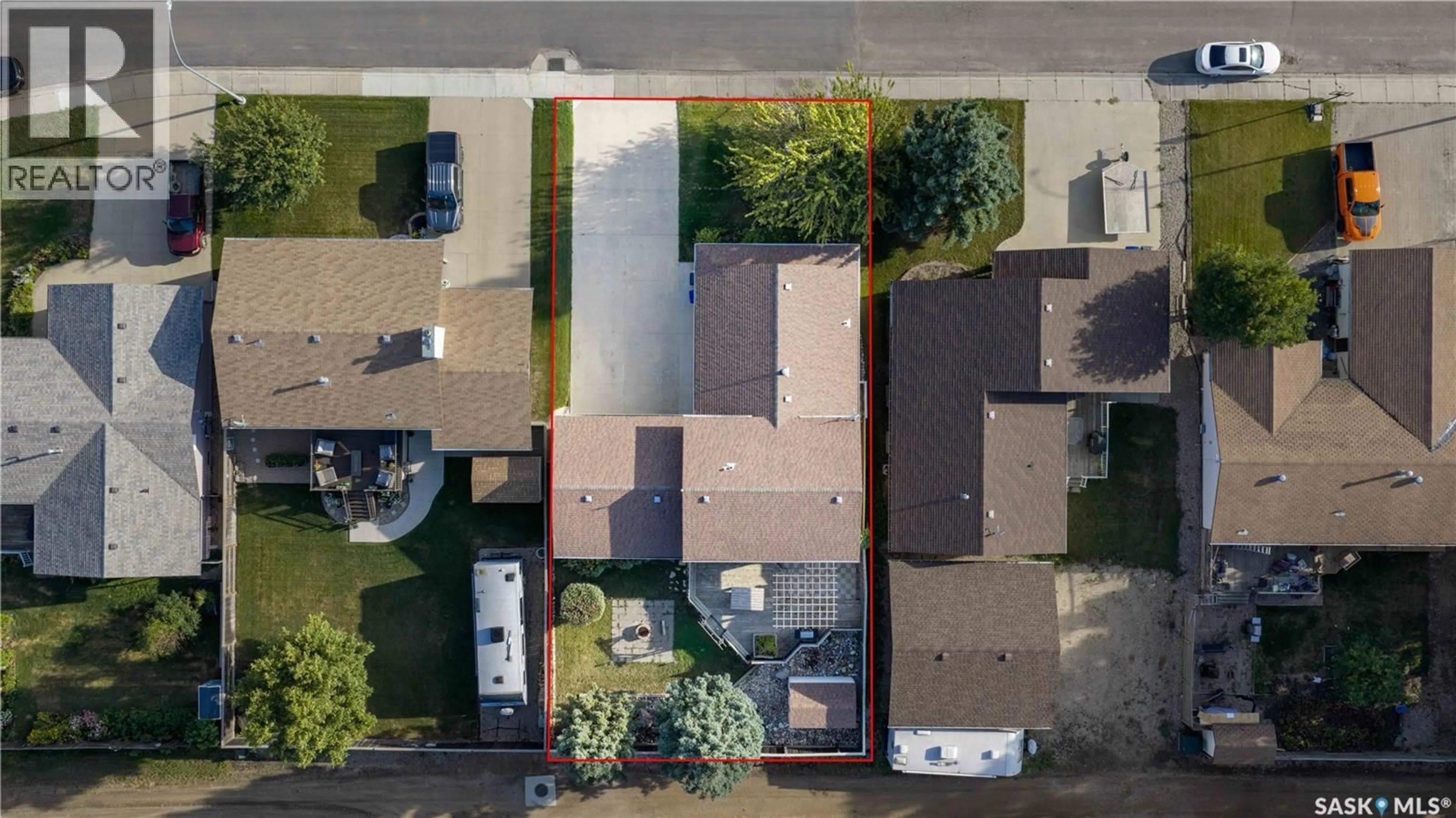 A pic from outside/outdoor area/front of a property/back of a property/a pic from drone, street for 32 BARNES CRESCENT, Humboldt Saskatchewan S0K2A0