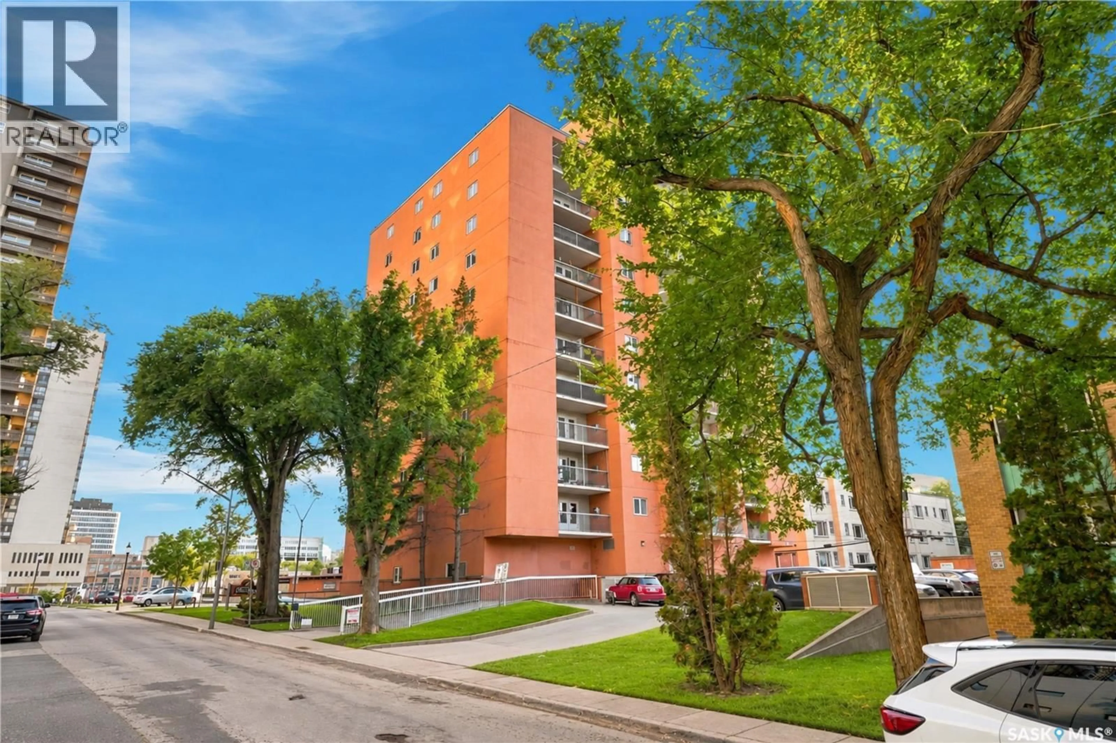Patio, building for 205 - 405 5TH AVENUE, Saskatoon Saskatchewan S7K6Z3