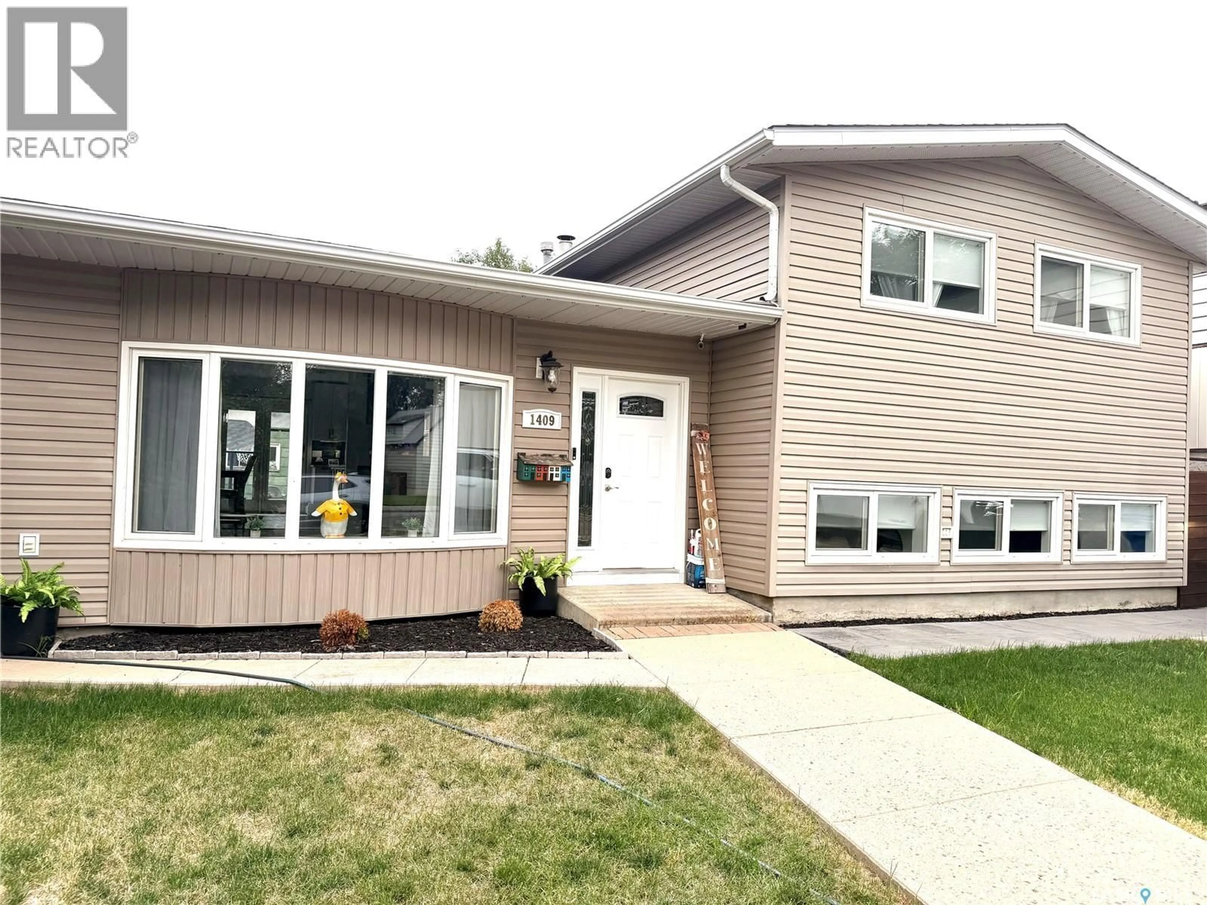 Home with vinyl exterior material, street for S - 1409 2ND STREET, Estevan Saskatchewan S4A0M5
