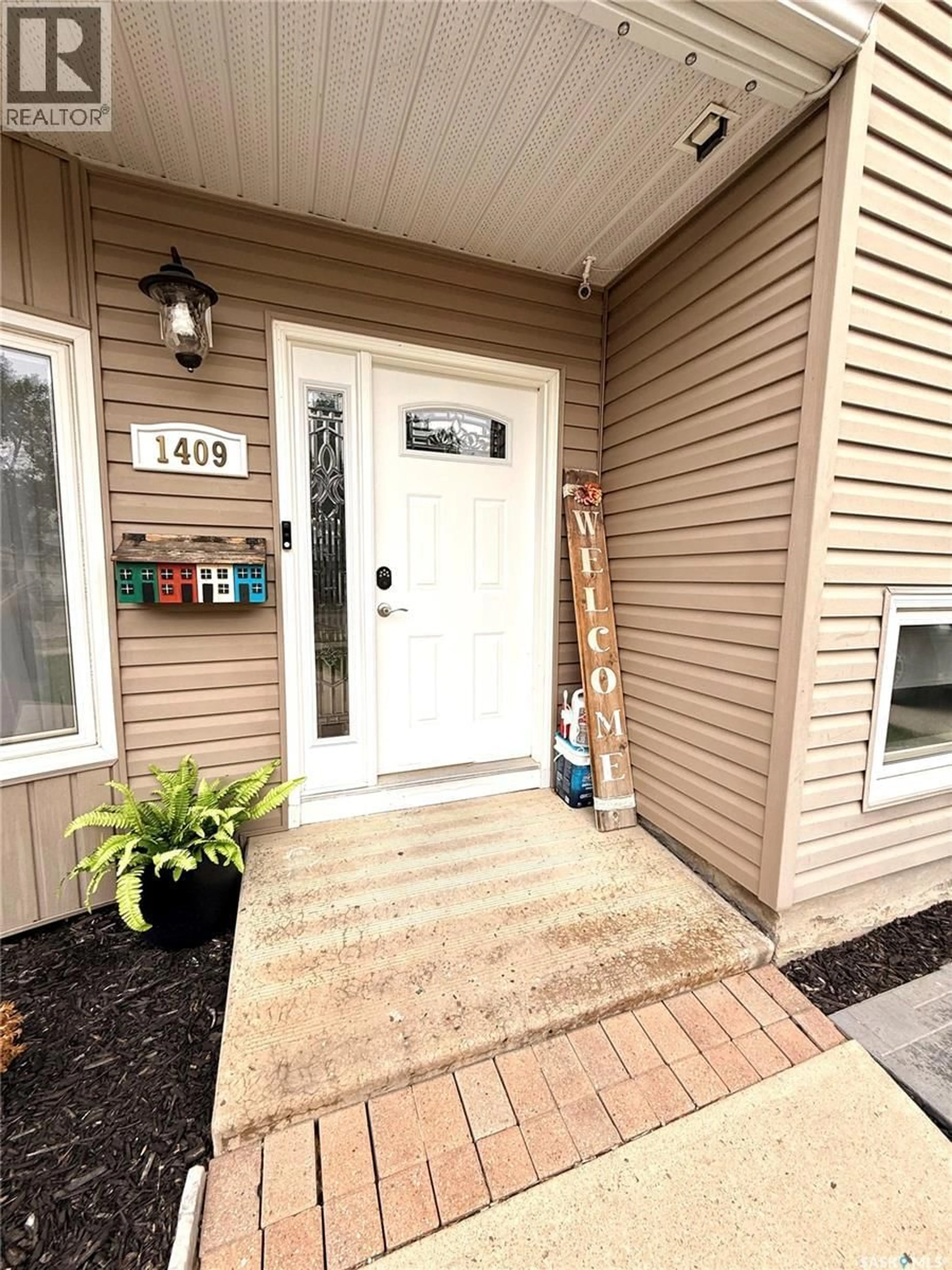 Indoor entryway for S - 1409 2ND STREET, Estevan Saskatchewan S4A0M5