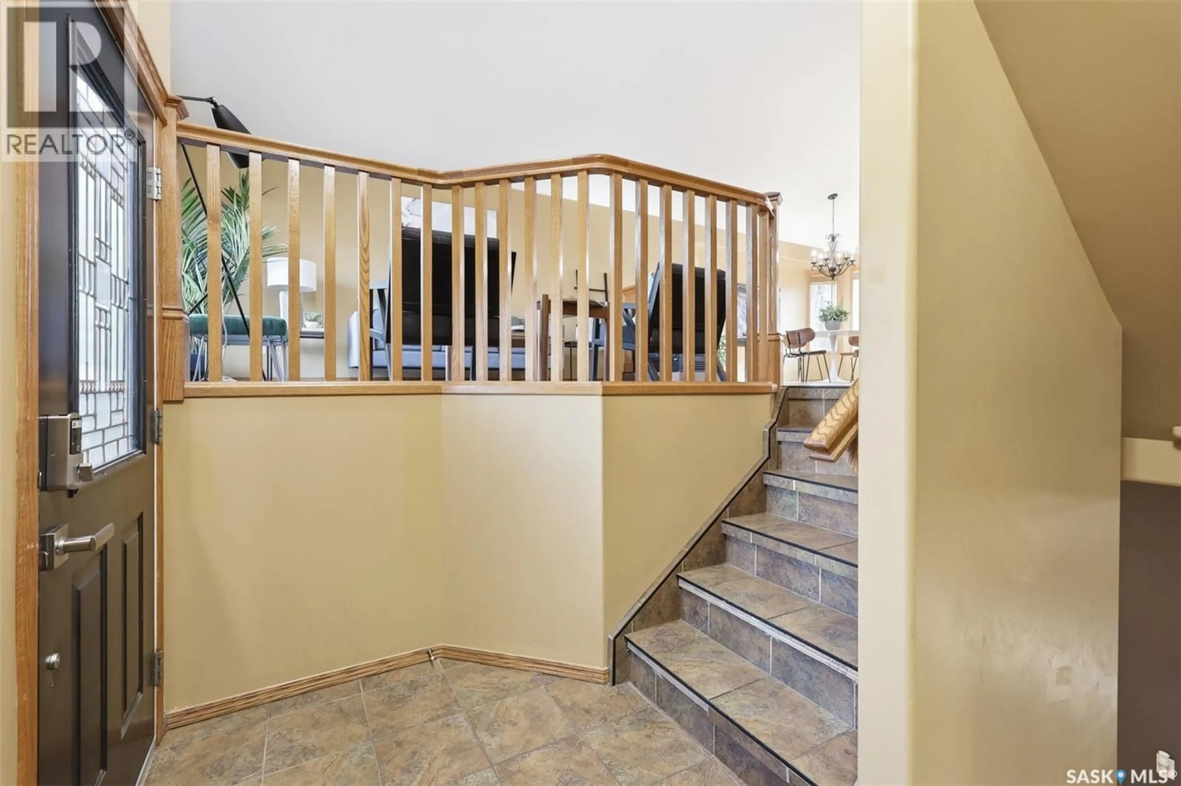 Indoor foyer for 703 BEECHMONT LANE, Saskatoon Saskatchewan S7V1C9