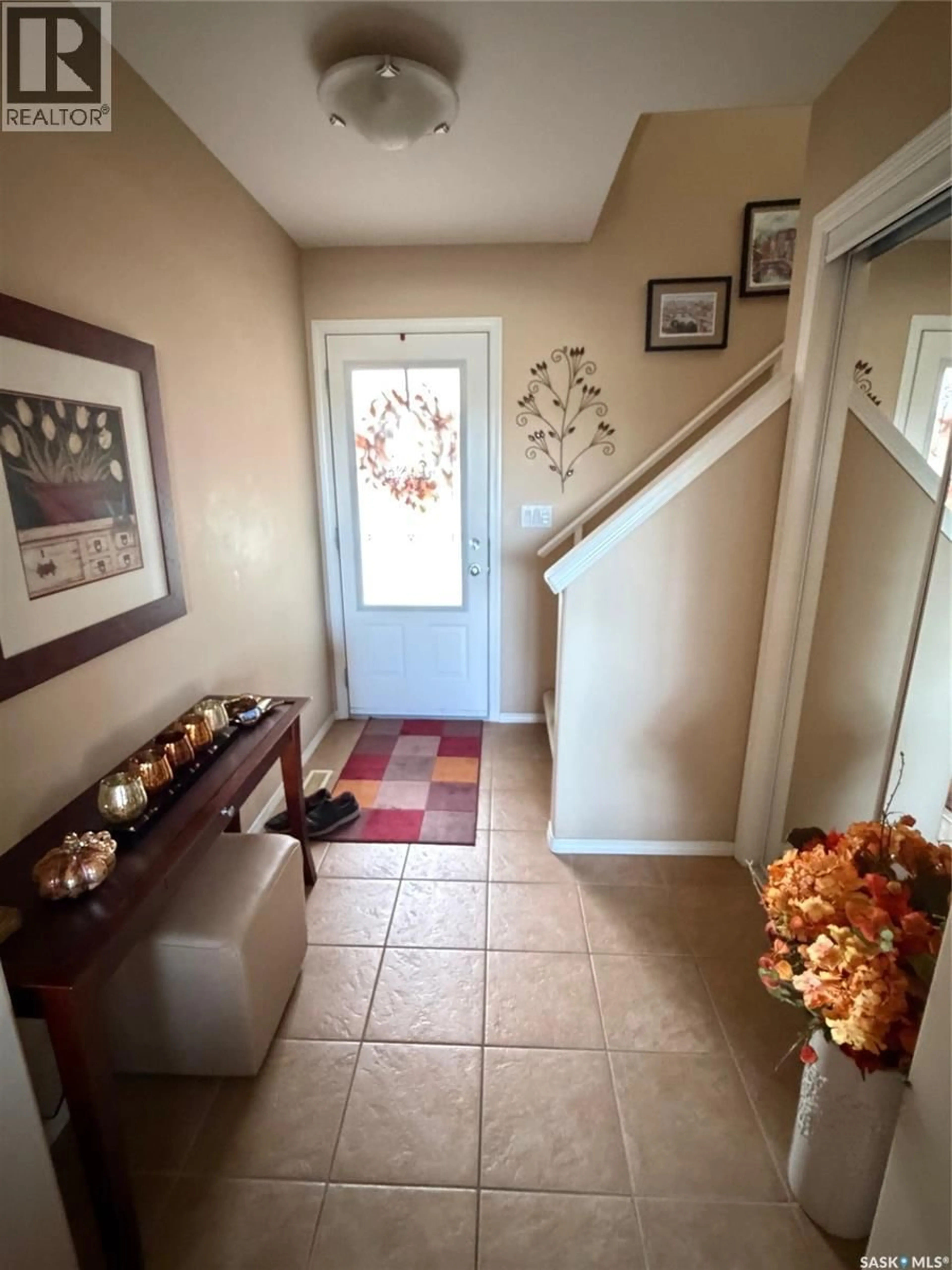 Indoor entryway for 121 445 BAYFIELD CRESCENT, Saskatoon Saskatchewan S7V1J1