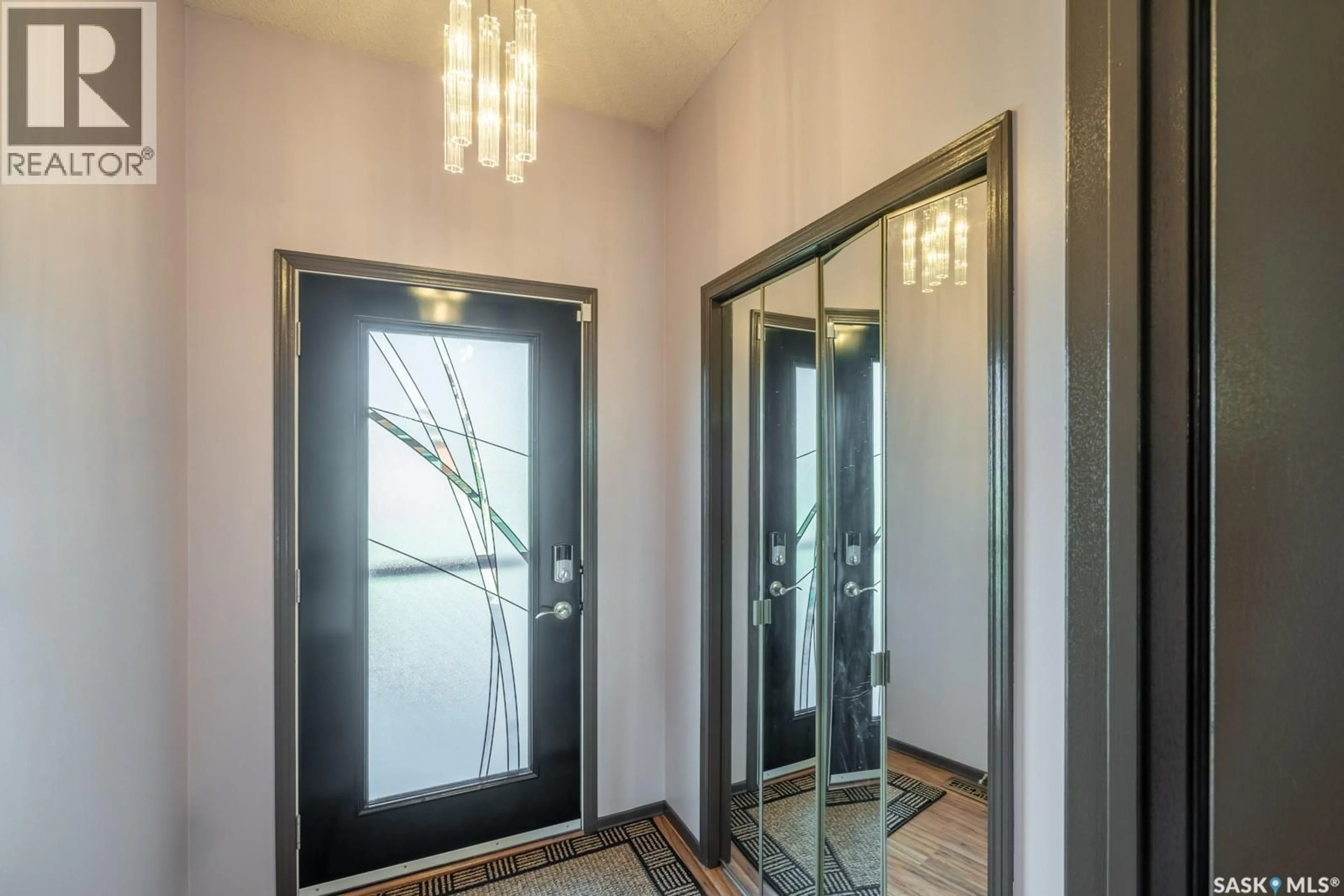 Indoor entryway for 3042 ZARAN CRESCENT, Regina Saskatchewan S4V1Y4