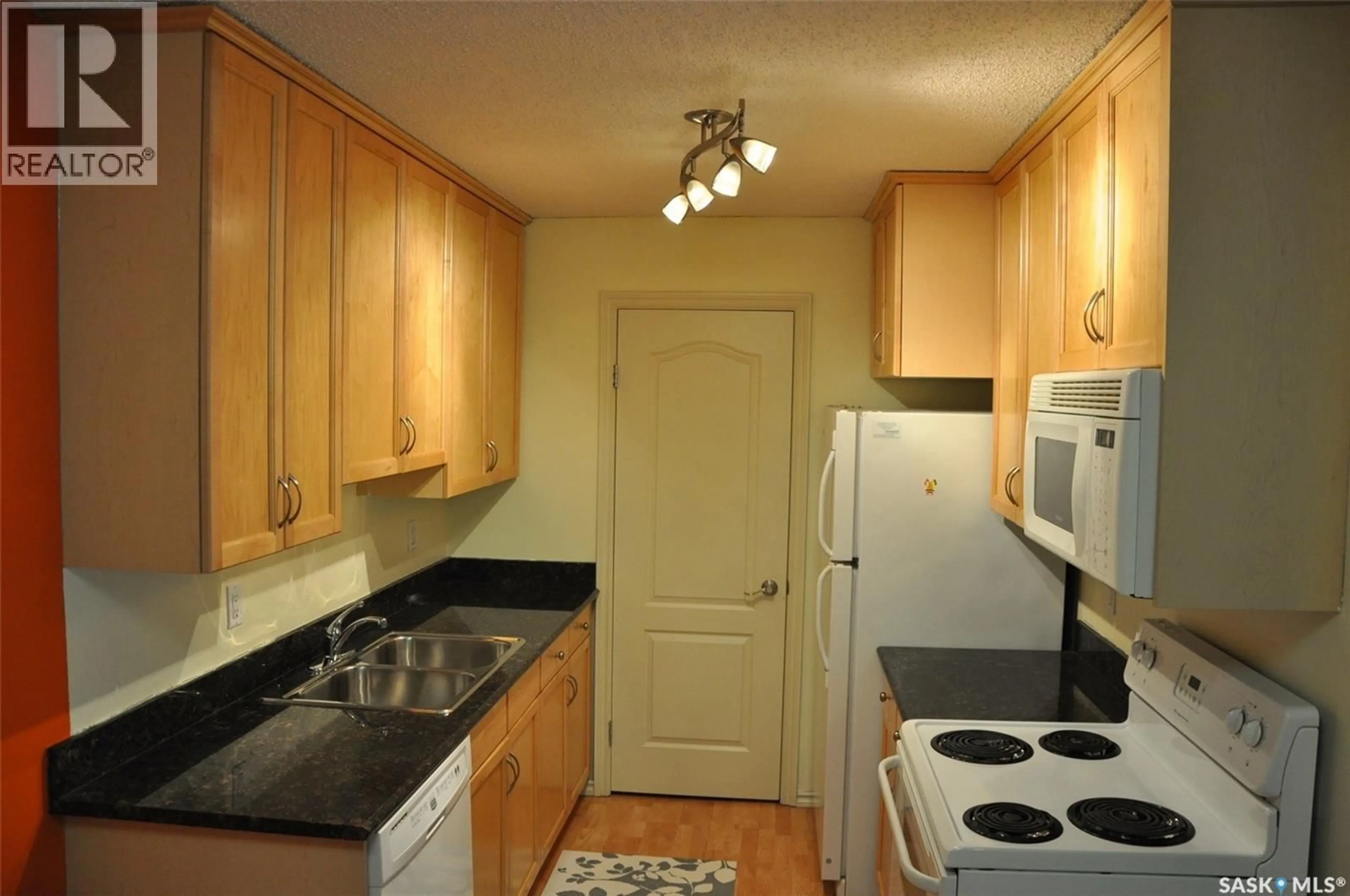 Standard kitchen, unknown for 306C - 1121 MCKERCHER DRIVE, Saskatoon Saskatchewan S7H5B8