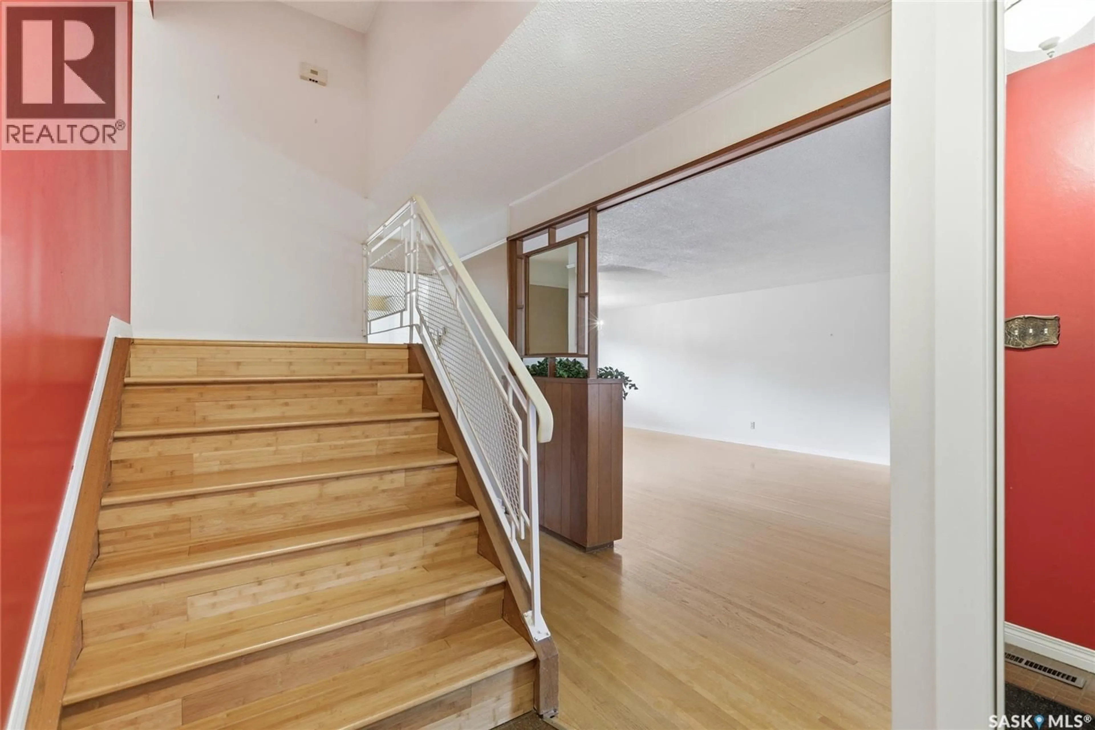 Indoor foyer for 9 DUNN PLACE, Regina Saskatchewan S4S4J4