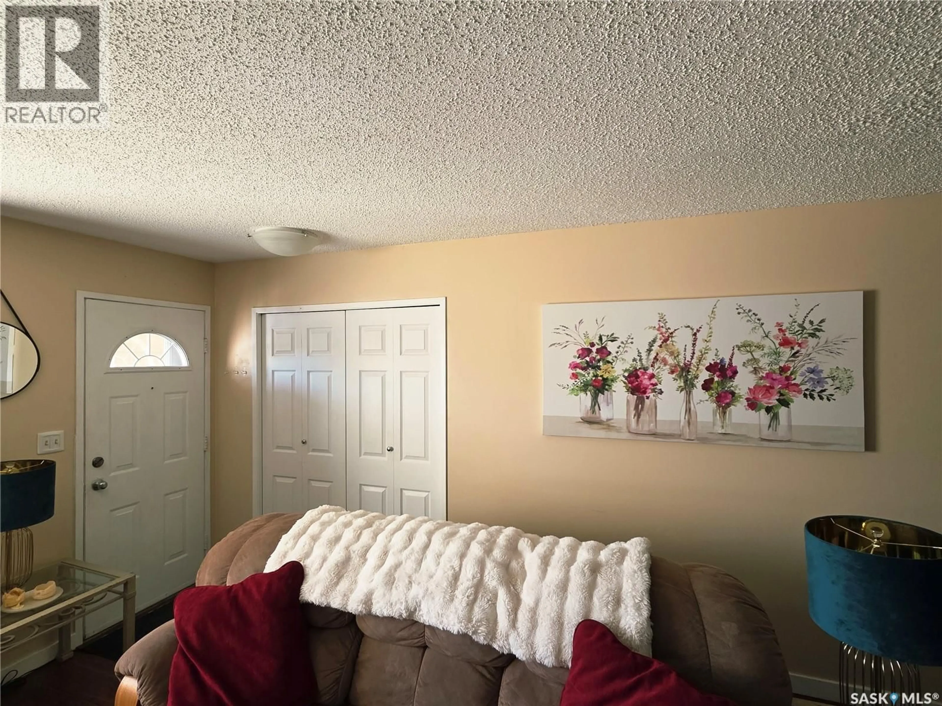 Living room with furniture, unknown for 138 CEDAR MEADOW DRIVE, Regina Saskatchewan S4X3J6