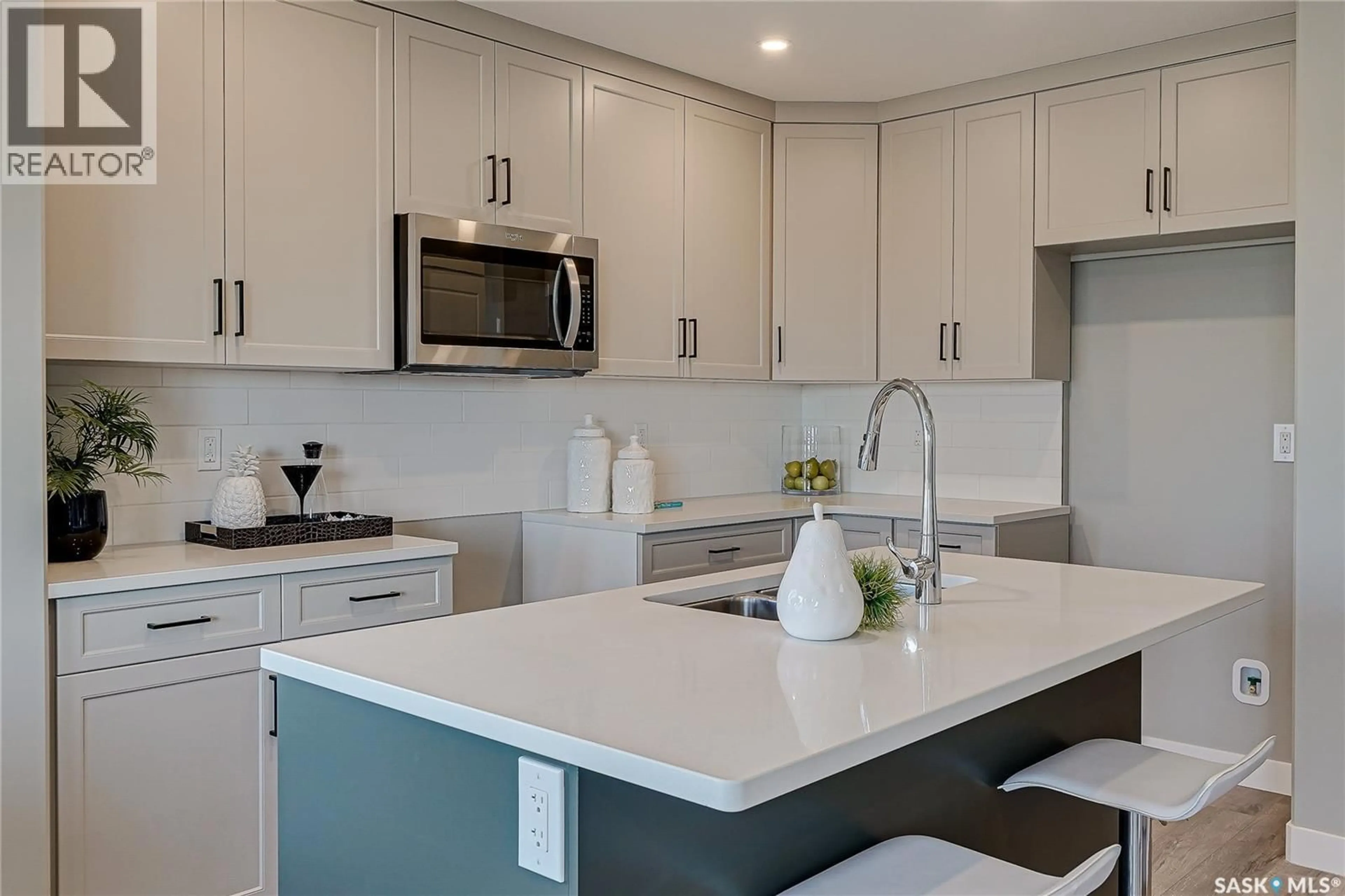 Contemporary kitchen, ceramic/tile floor for 218 TRAEGER COMMON, Saskatoon Saskatchewan S7V1Z6
