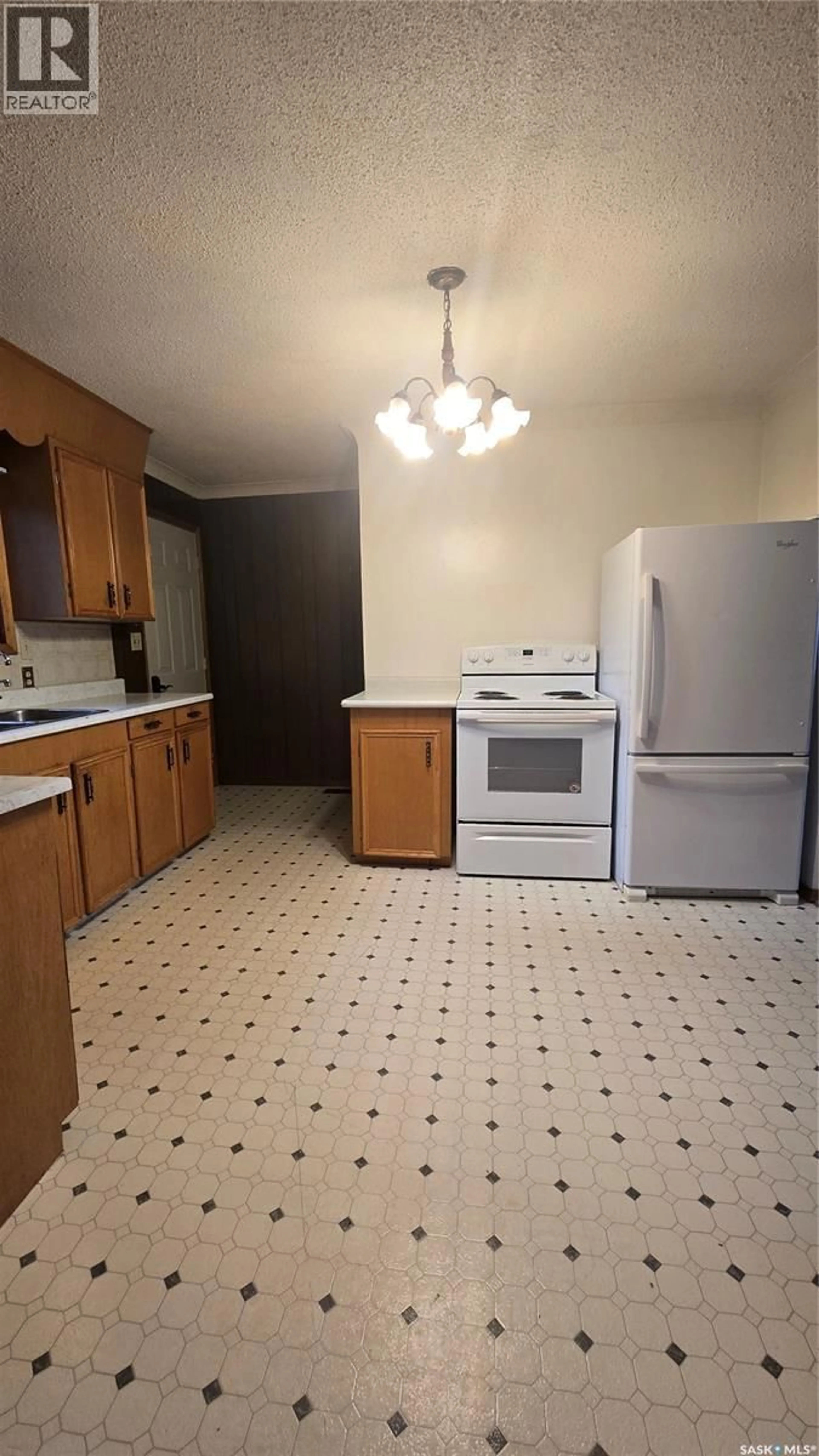 Standard kitchen, unknown for 316 MURRAY STREET, Oxbow Saskatchewan S0C2B0