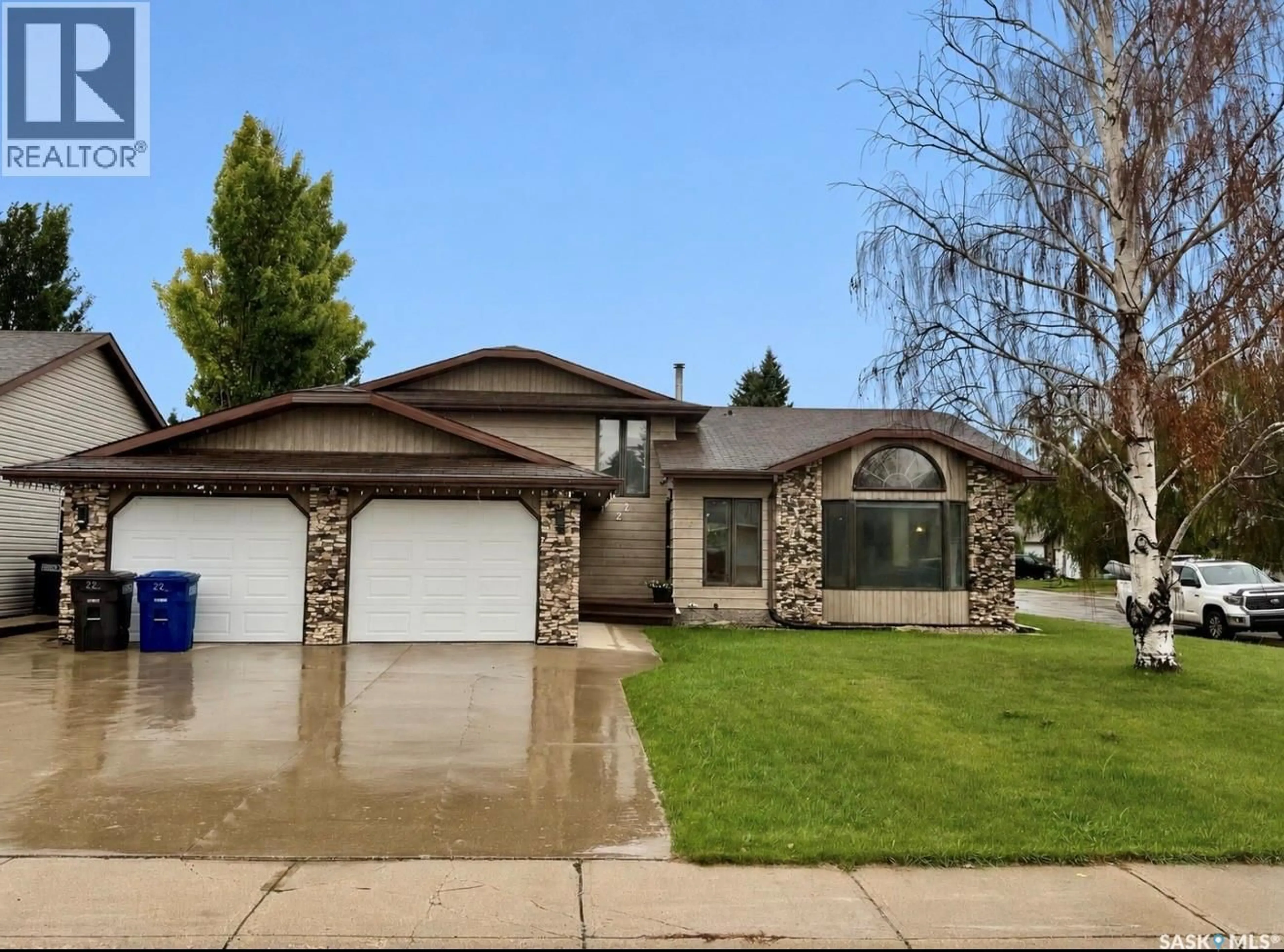 Home with vinyl exterior material, street for 22 SWAIN CRESCENT, Humboldt Saskatchewan S0K2A0