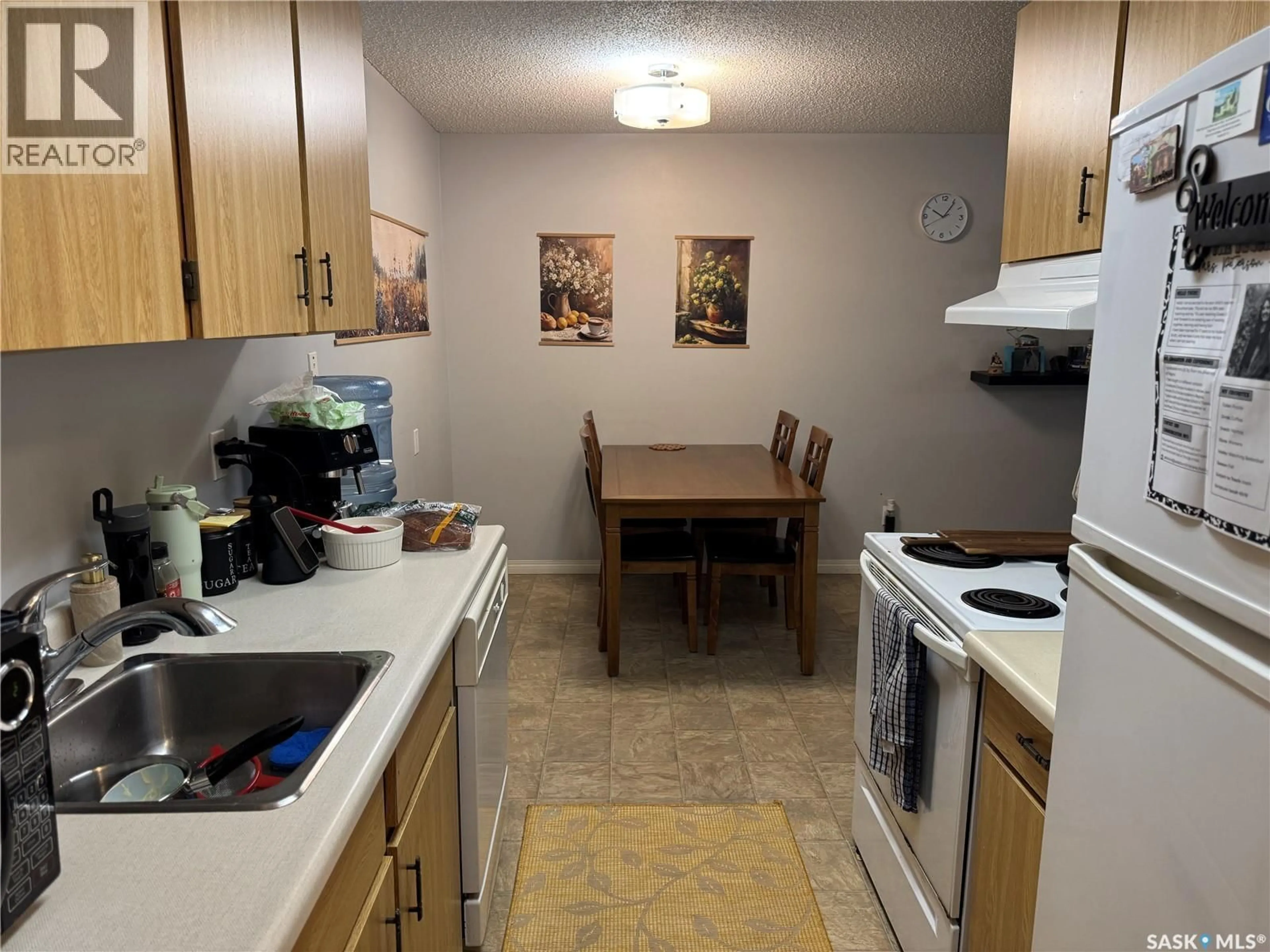 Standard kitchen, unknown for 310 - 118 STILLWATER DRIVE, Saskatoon Saskatchewan S7J4H7