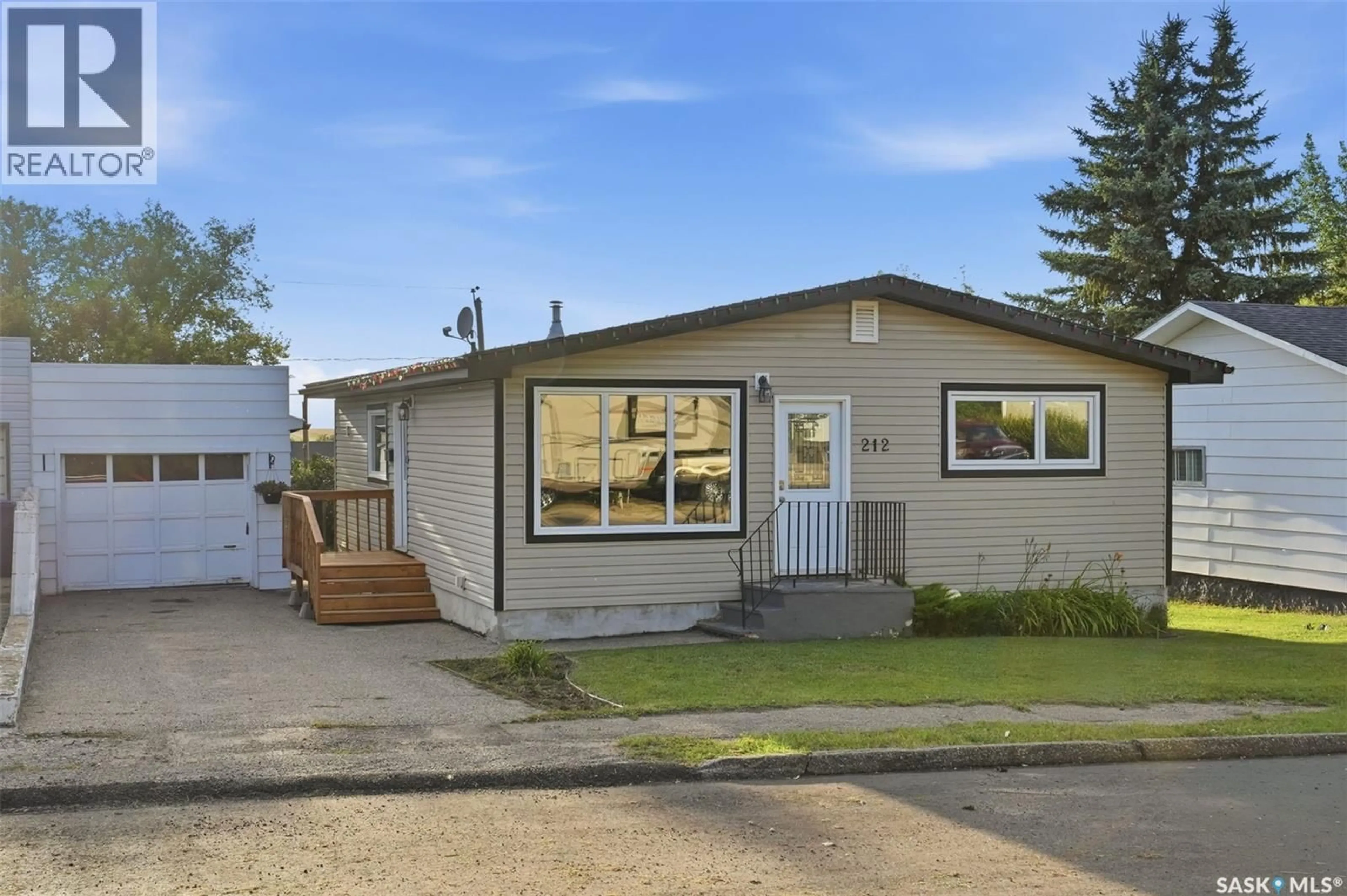 Home with vinyl exterior material, street for 212 3RD STREET, Delisle Saskatchewan S0L0P0