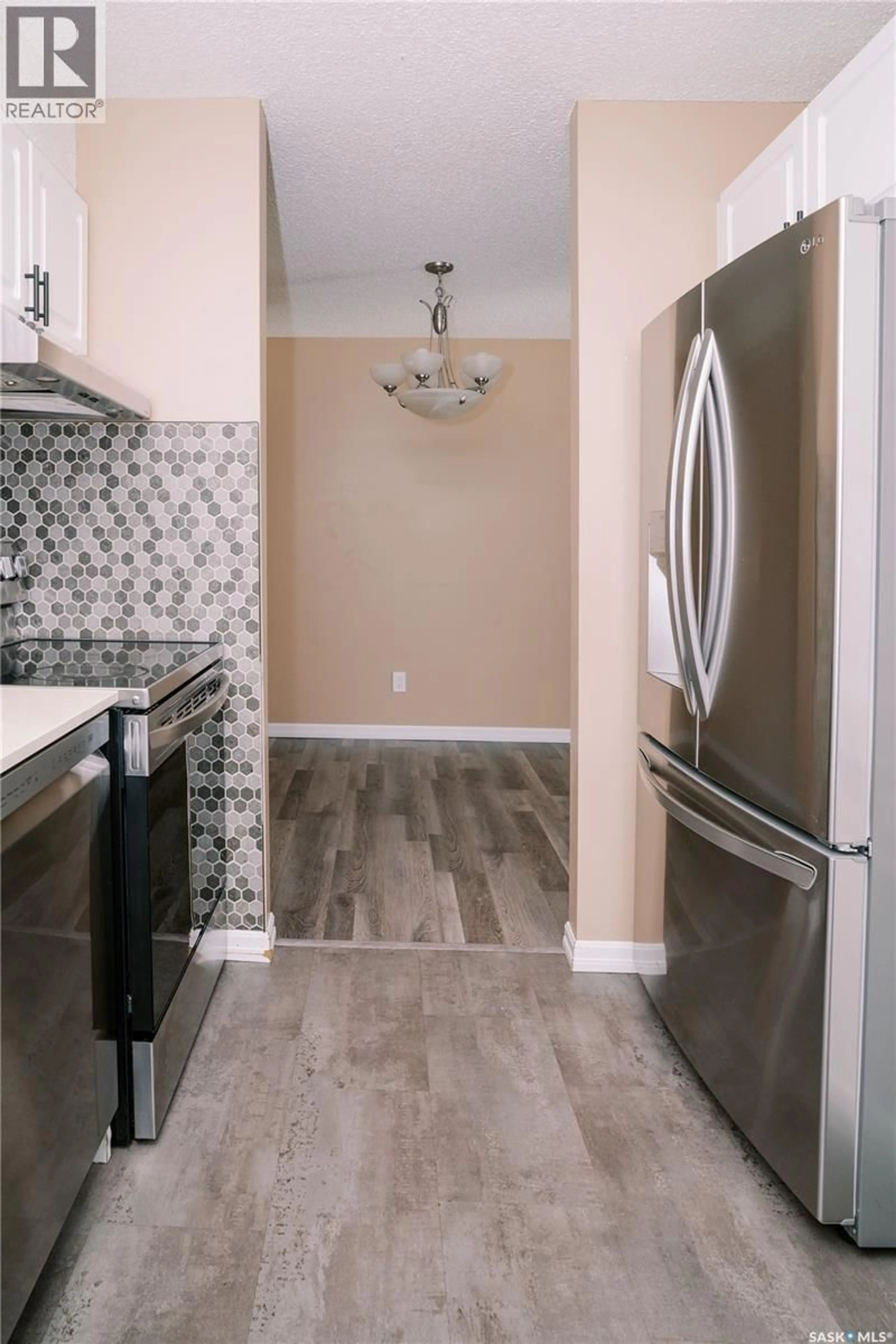 Standard kitchen, ceramic/tile floor for 510 - 416 PRAIRIE AVENUE, Saskatoon Saskatchewan S7N2V4