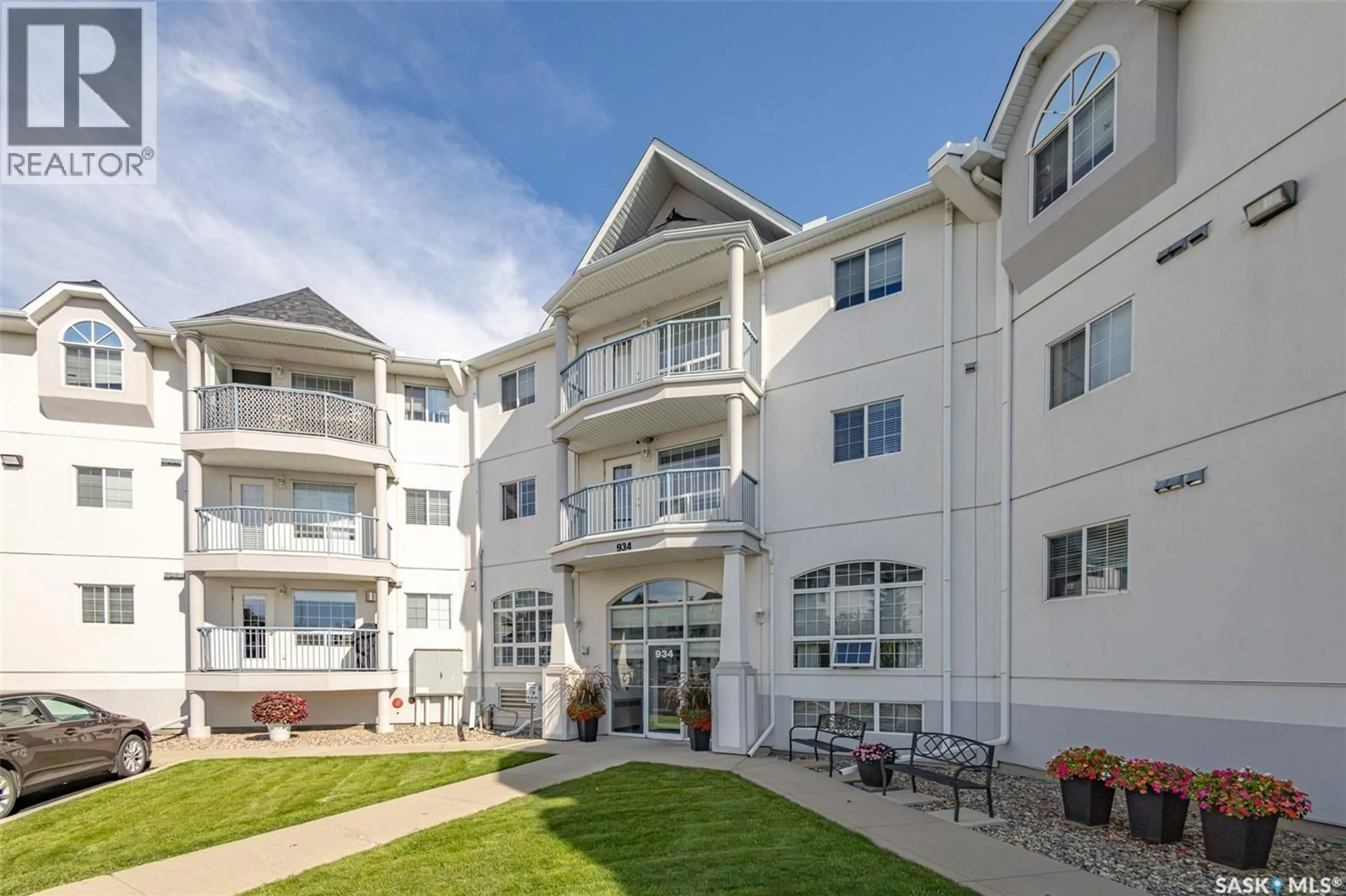 Patio, mountain view for 104 - 934 HERITAGE VIEW, Saskatoon Saskatchewan S7H5R9